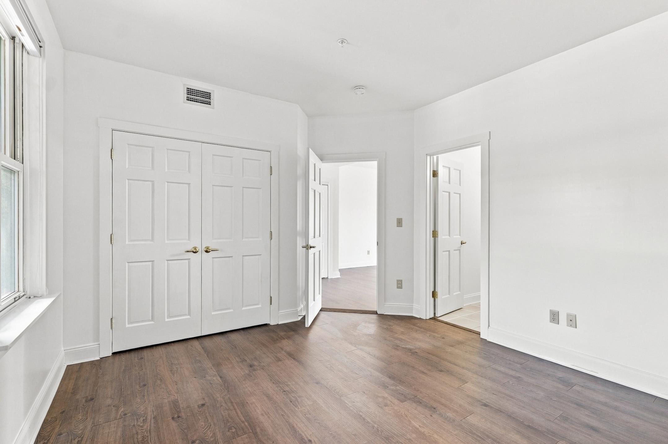 40 College Street Unit: 514c