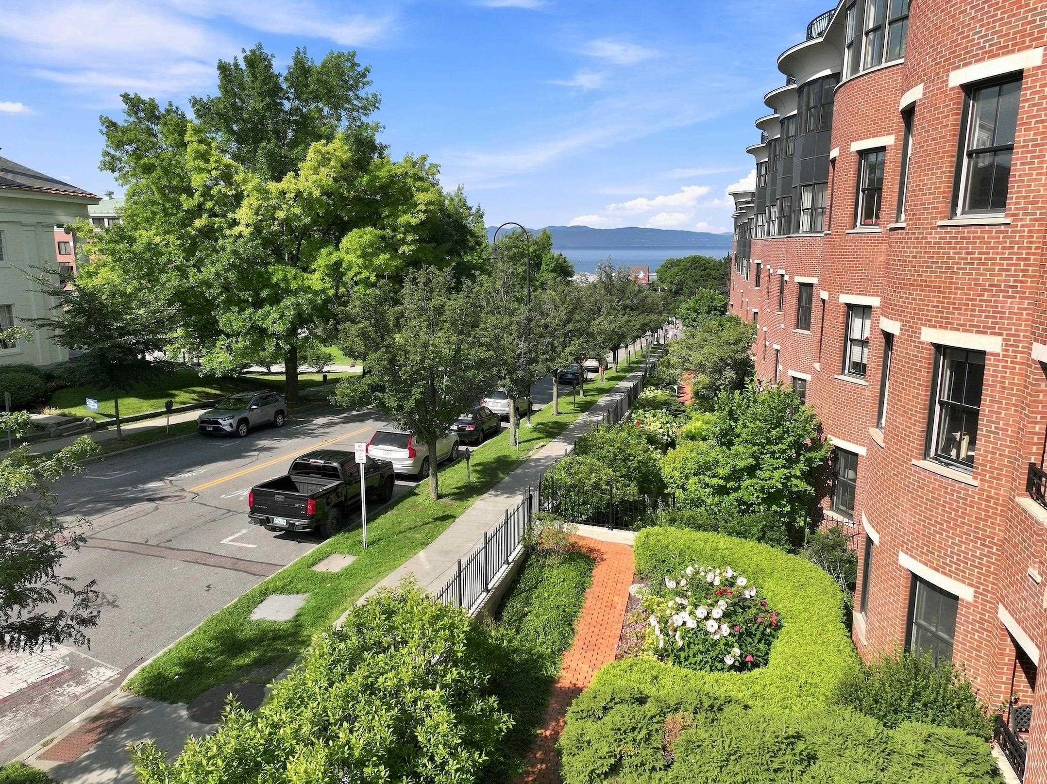 40 College Street Unit: 514c