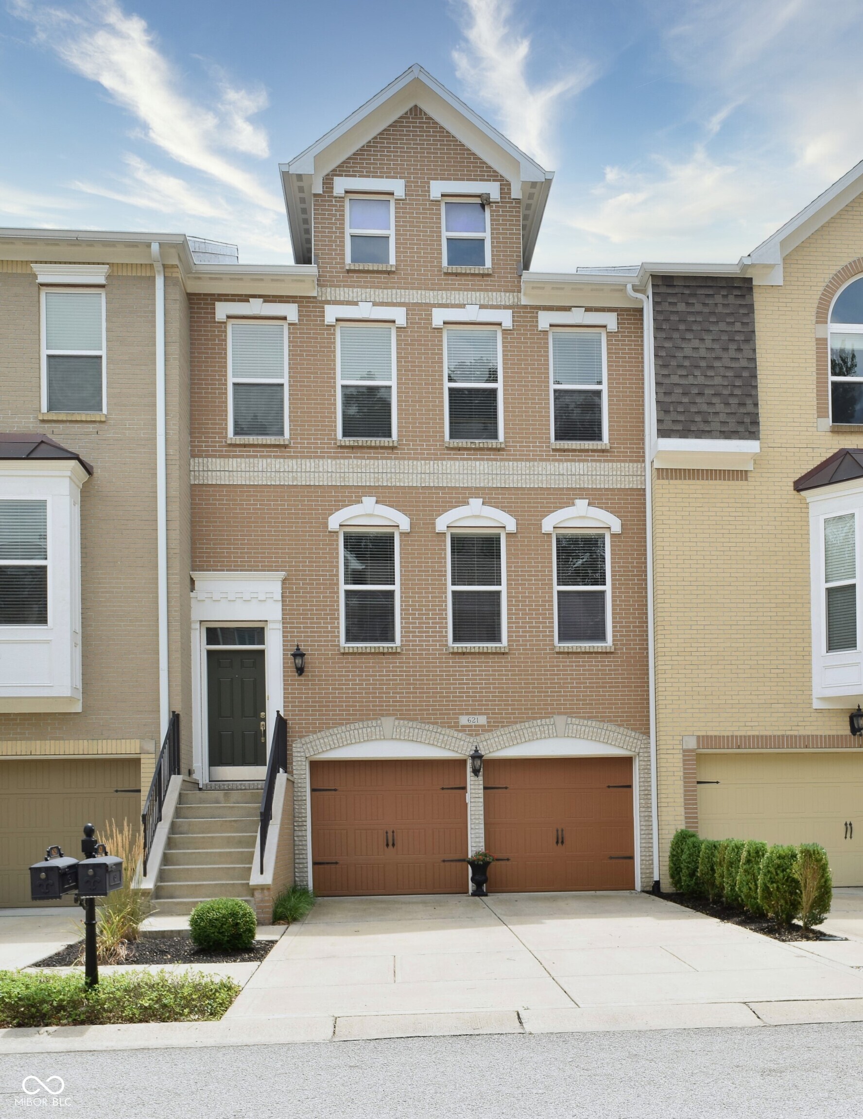 621 Greenford Trail W