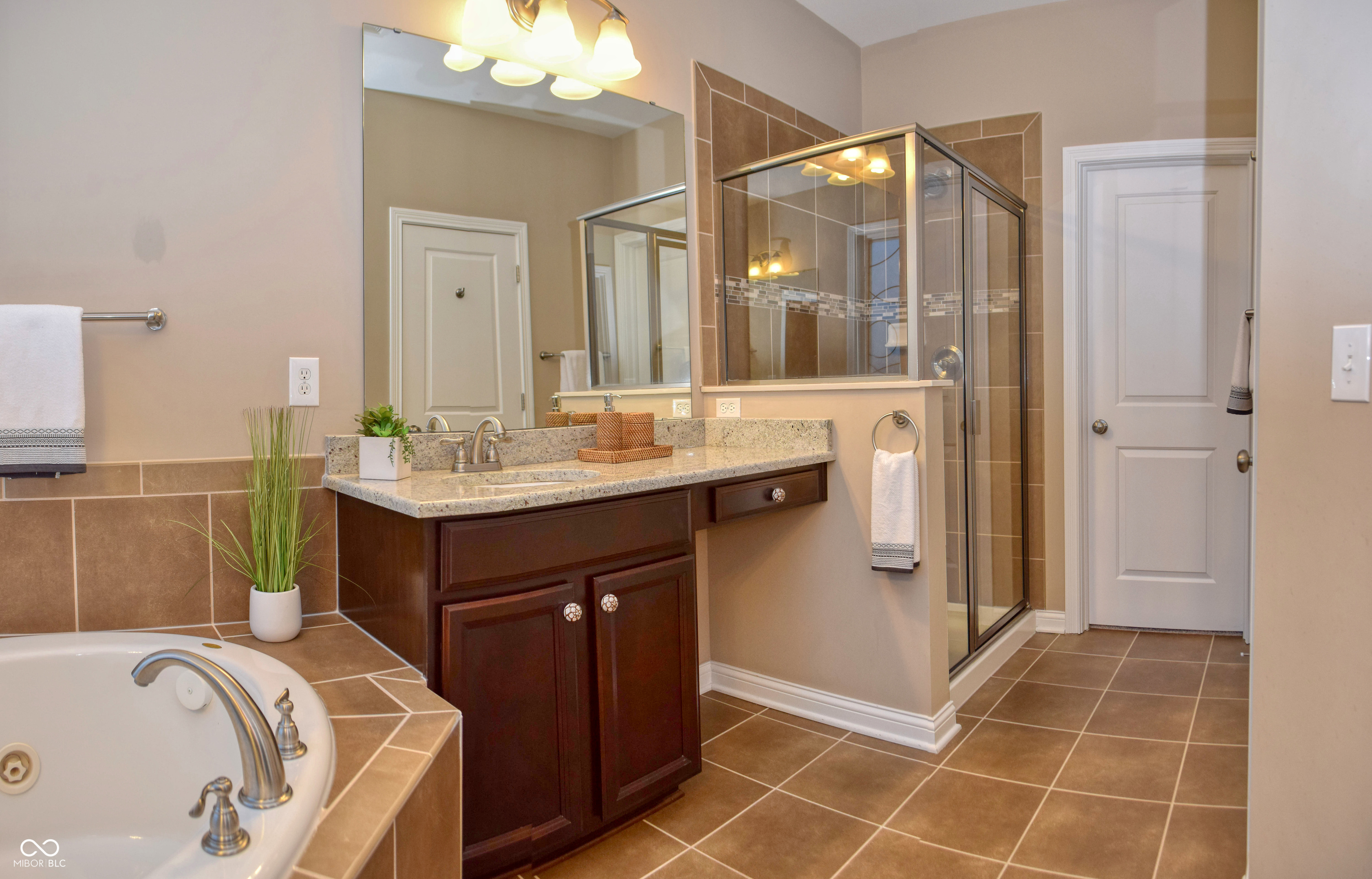 621 Greenford Trail W