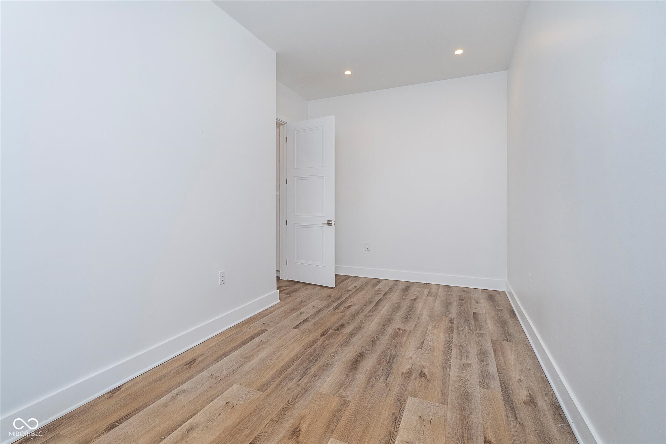 15 W Executive Drive Unit: 104