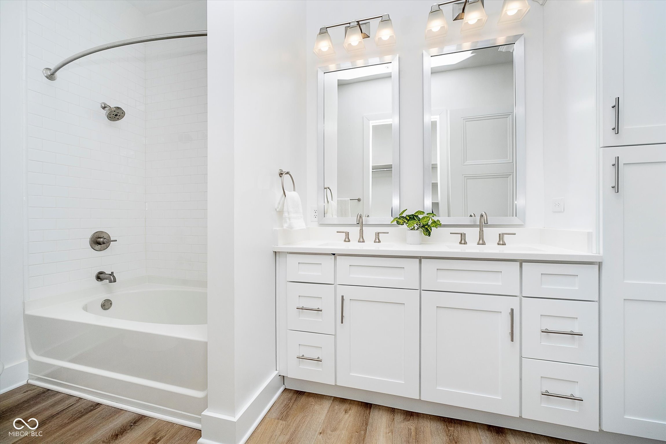 15 W Executive Drive Unit: 104