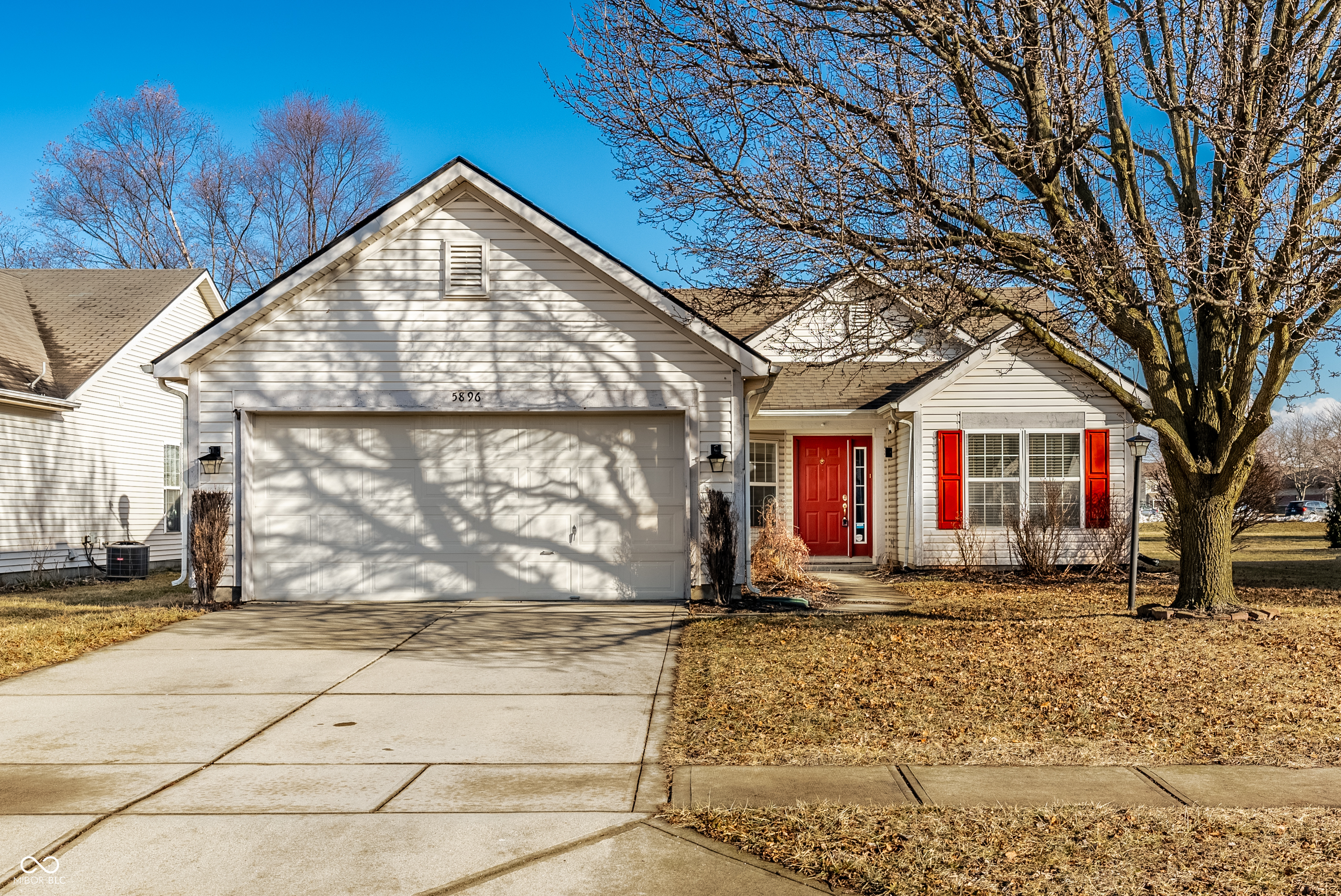 5896 Hollow Oak Trail