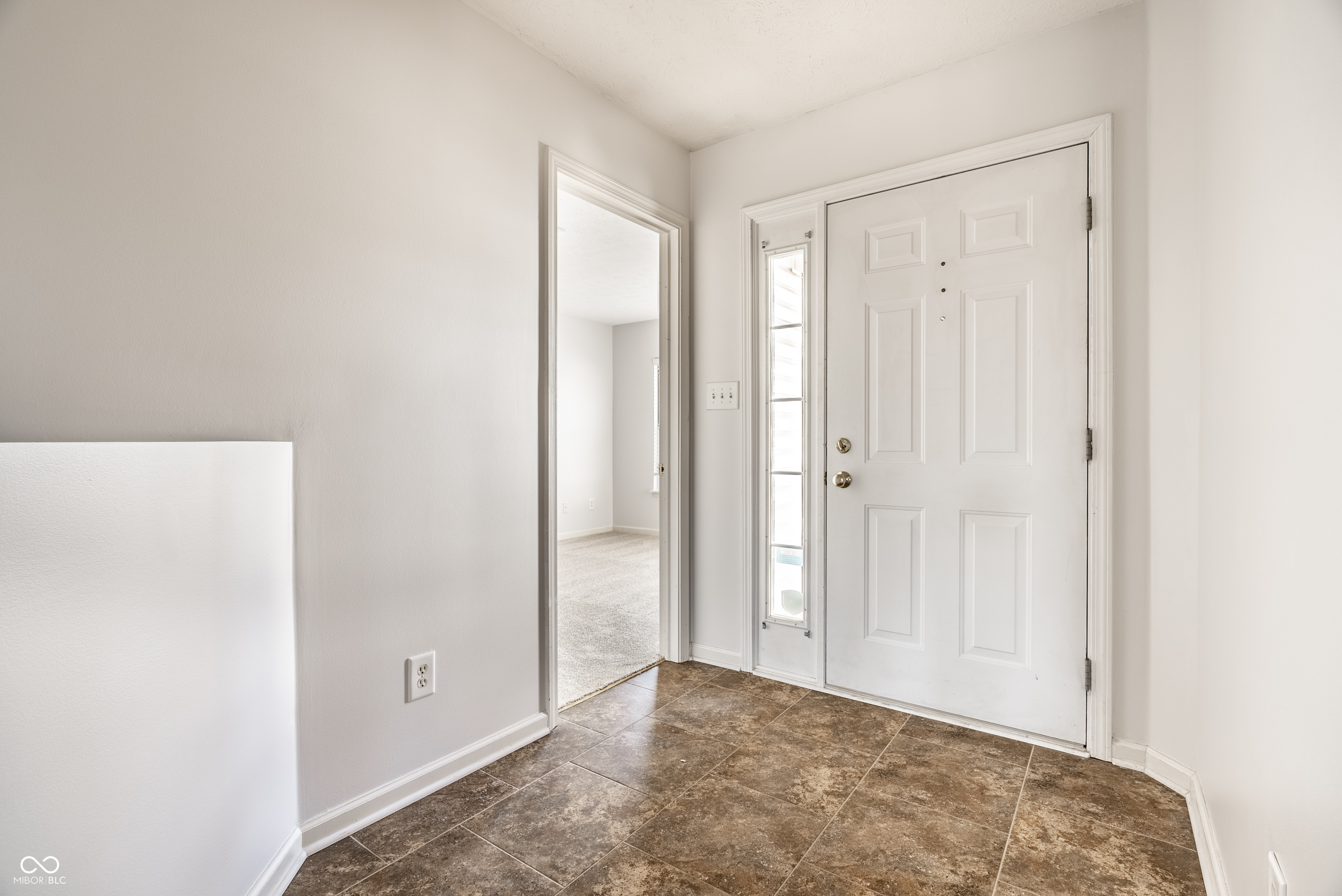 5896 Hollow Oak Trail