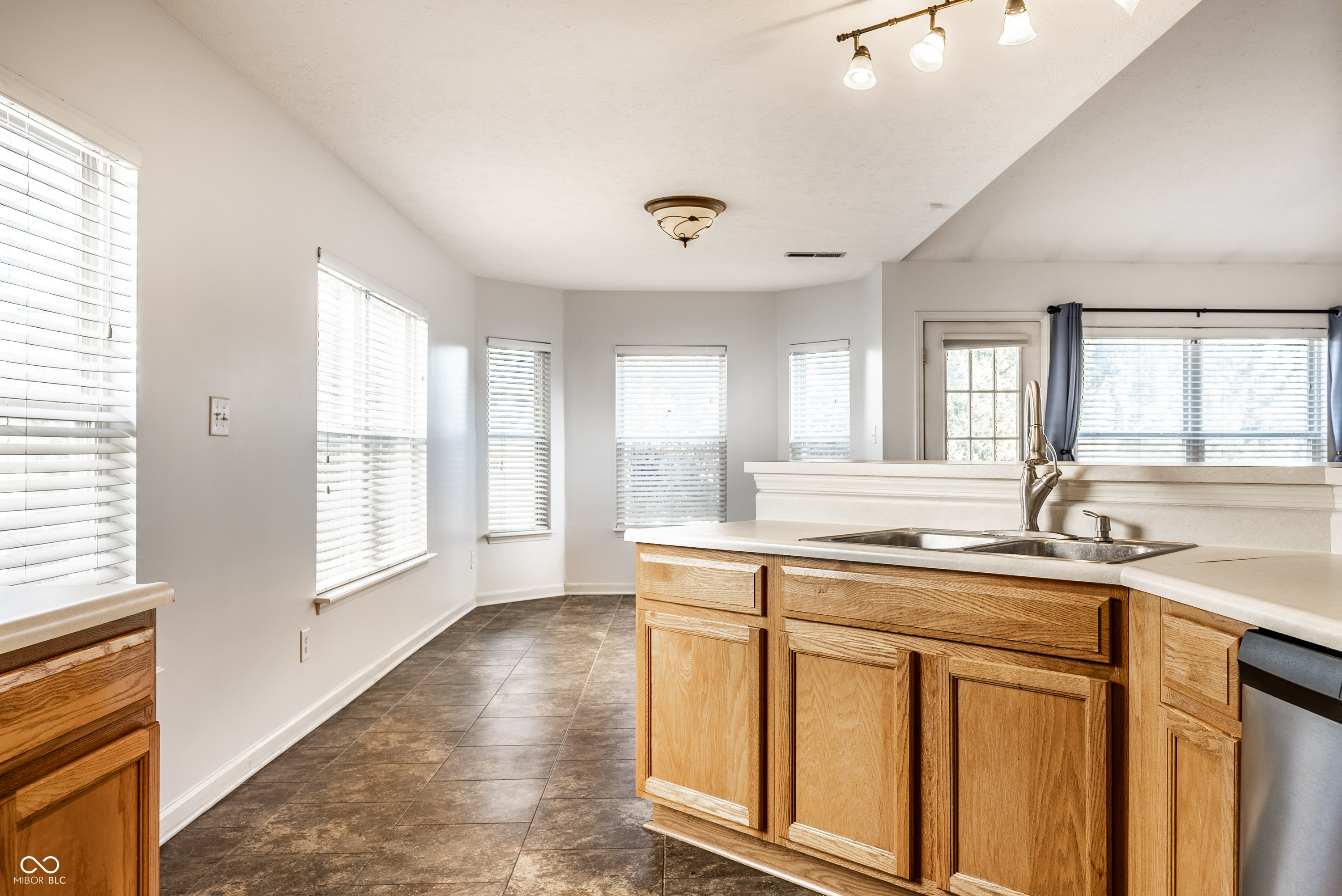 5896 Hollow Oak Trail