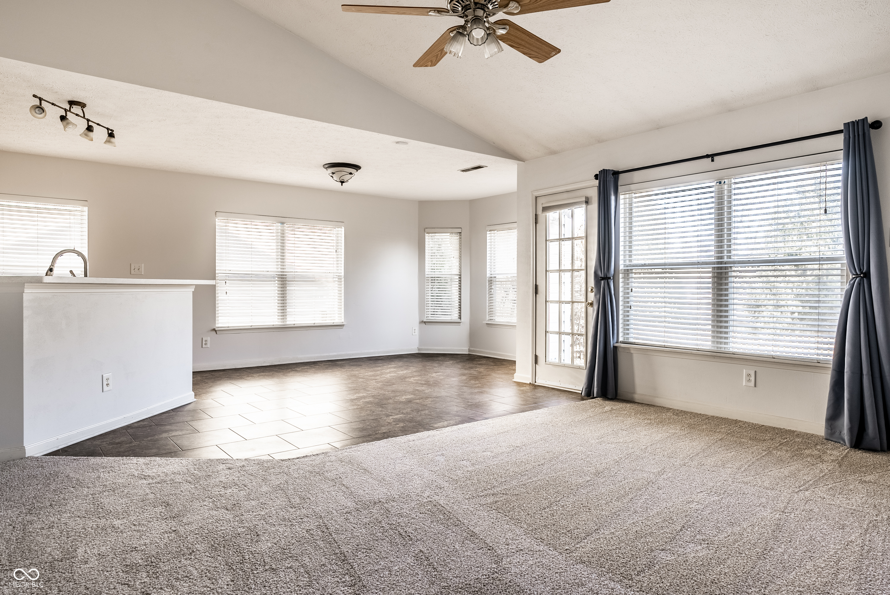 5896 Hollow Oak Trail