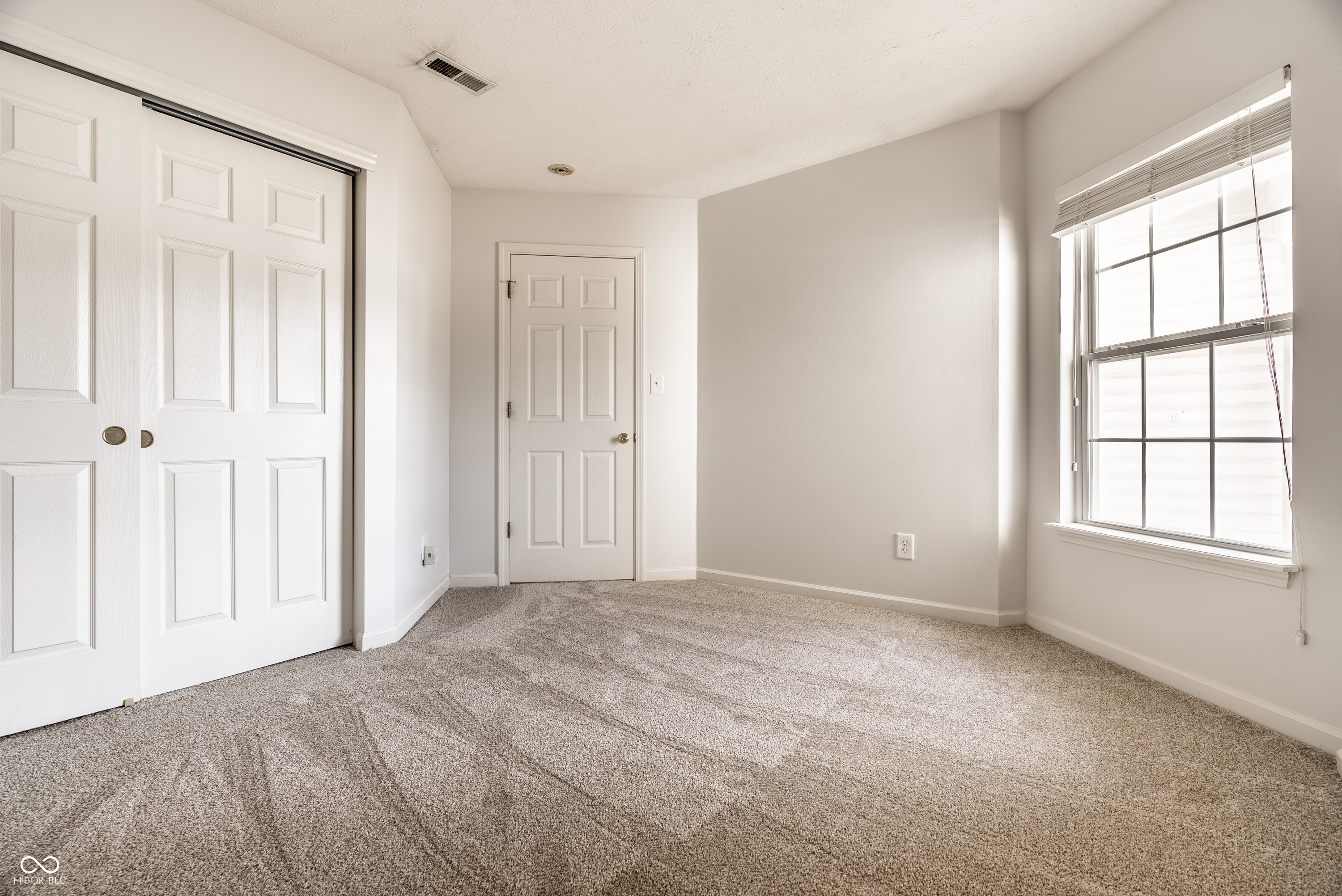 5896 Hollow Oak Trail