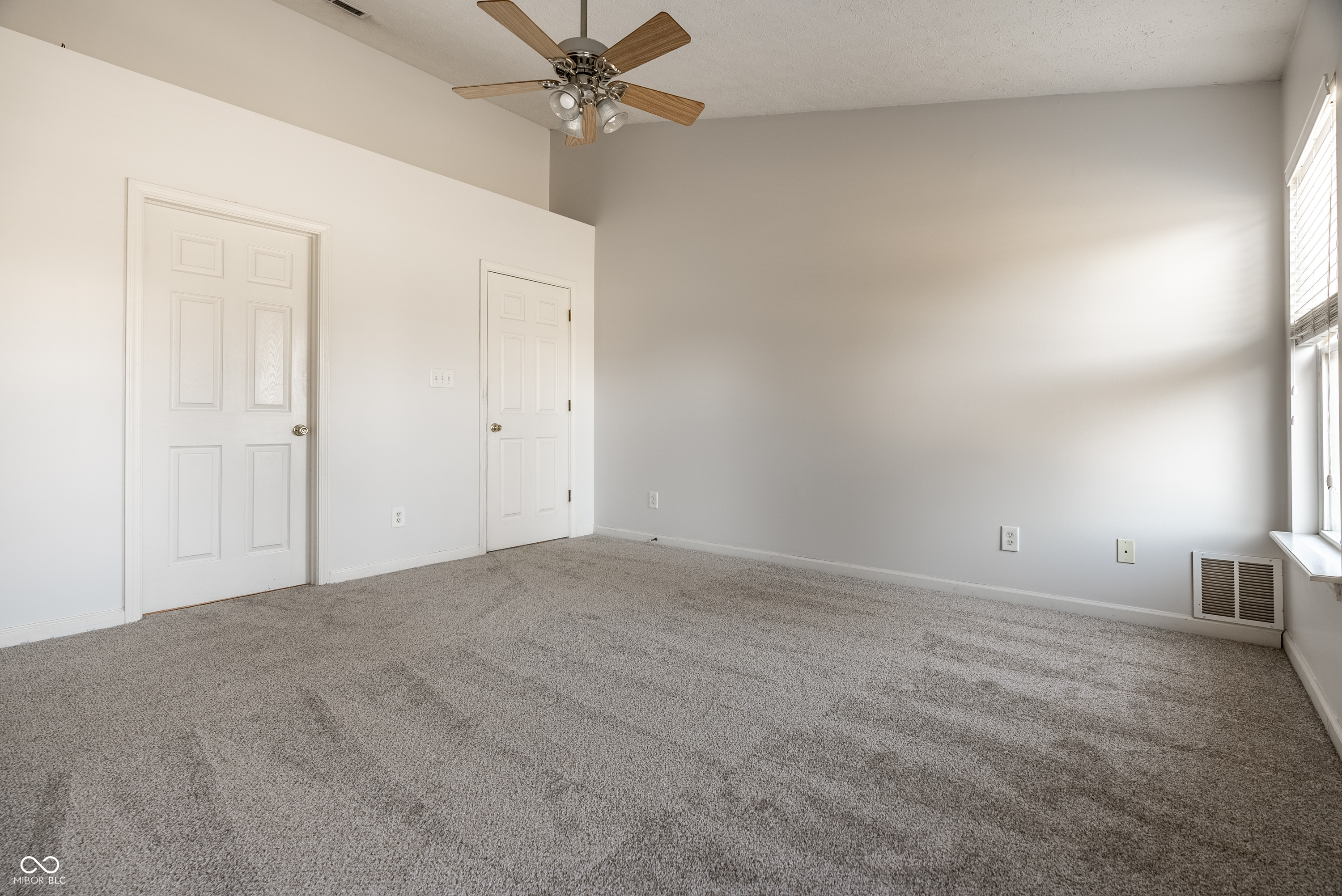 5896 Hollow Oak Trail