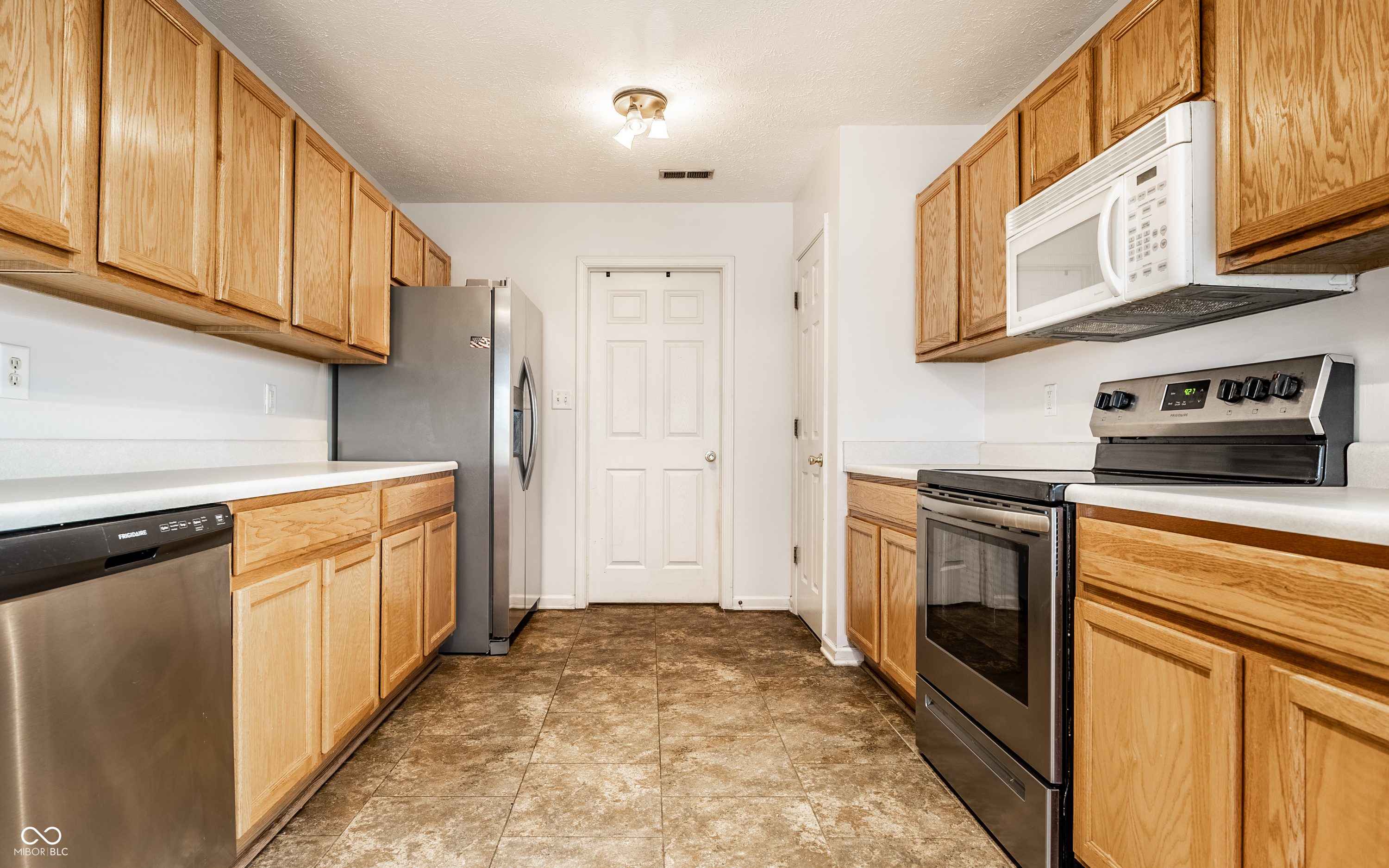 5896 Hollow Oak Trail