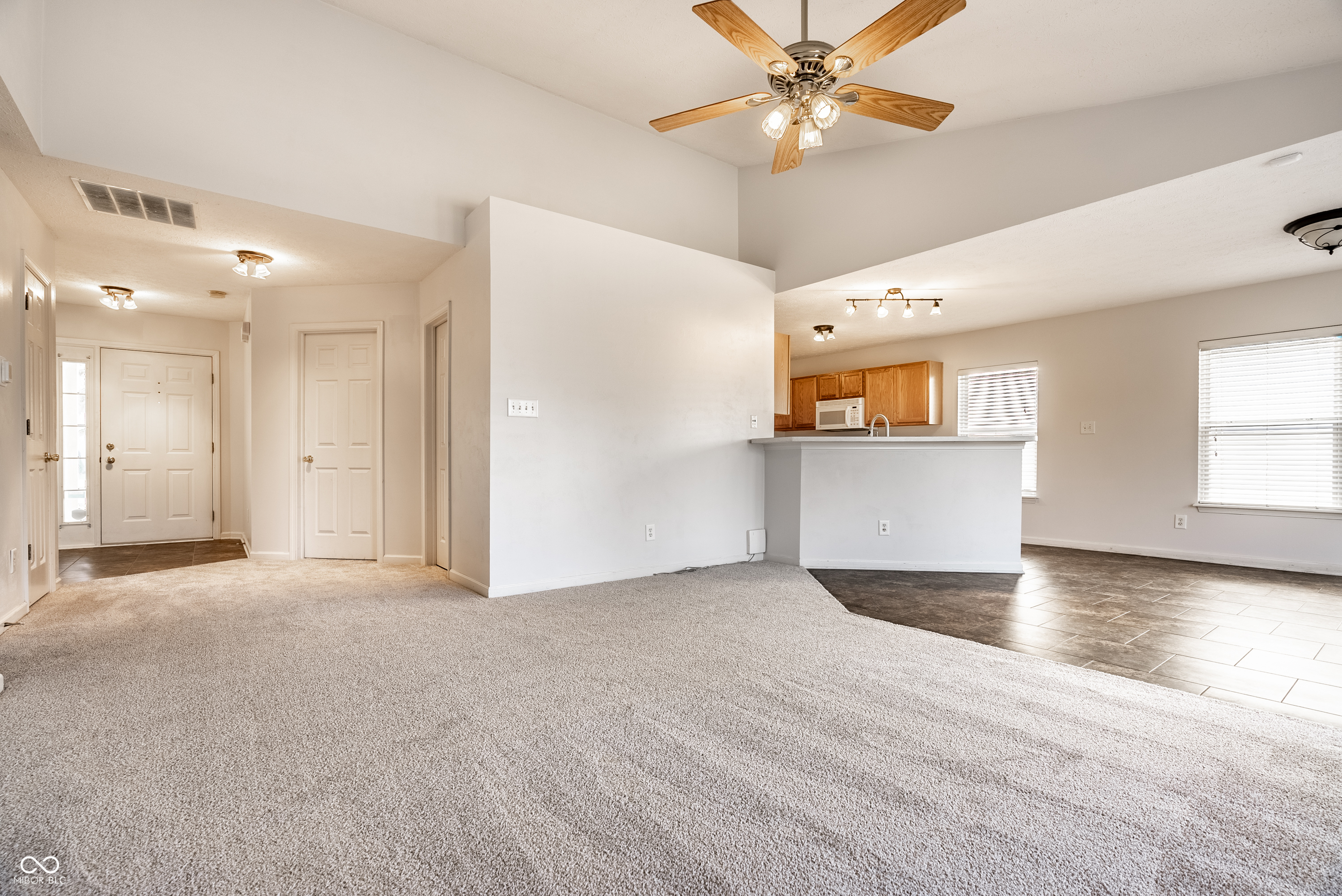 5896 Hollow Oak Trail