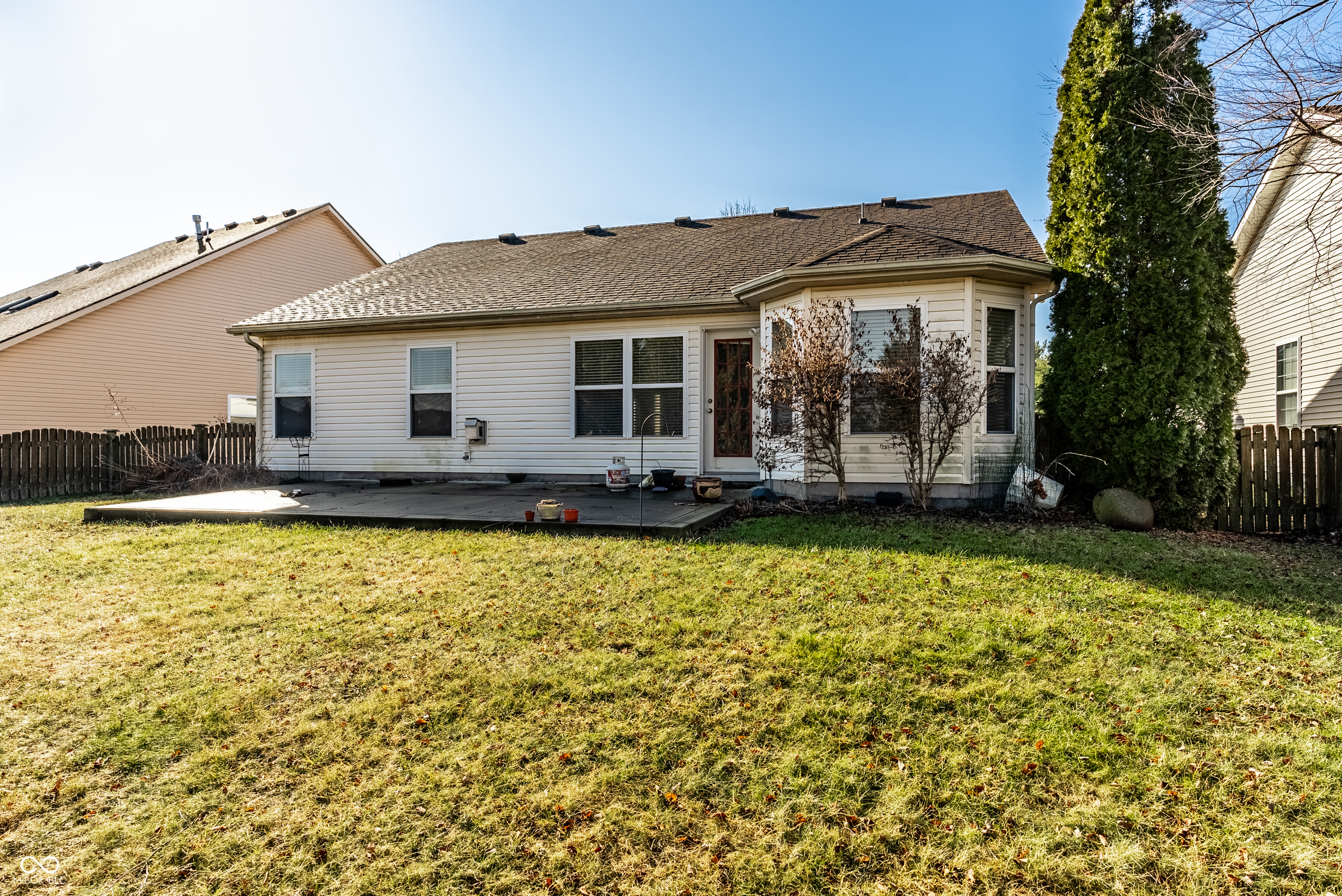 5896 Hollow Oak Trail