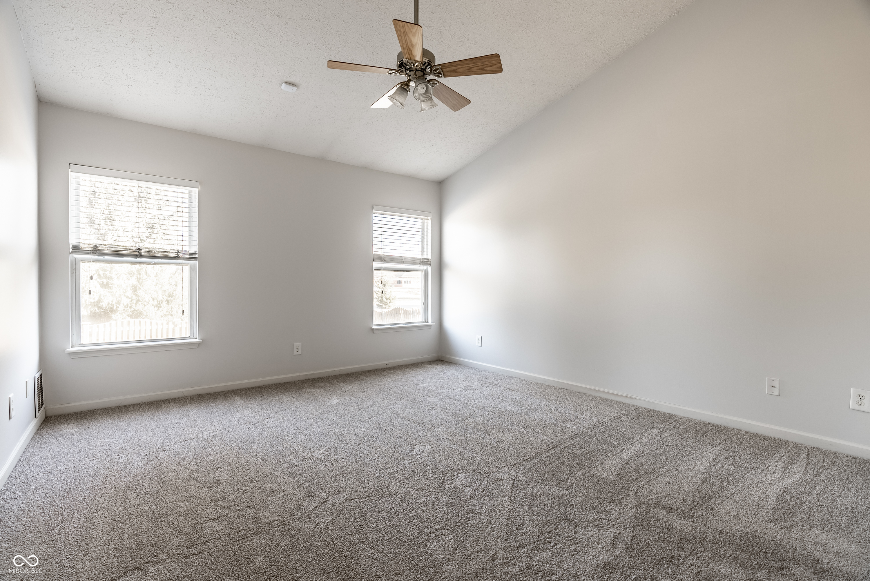 5896 Hollow Oak Trail