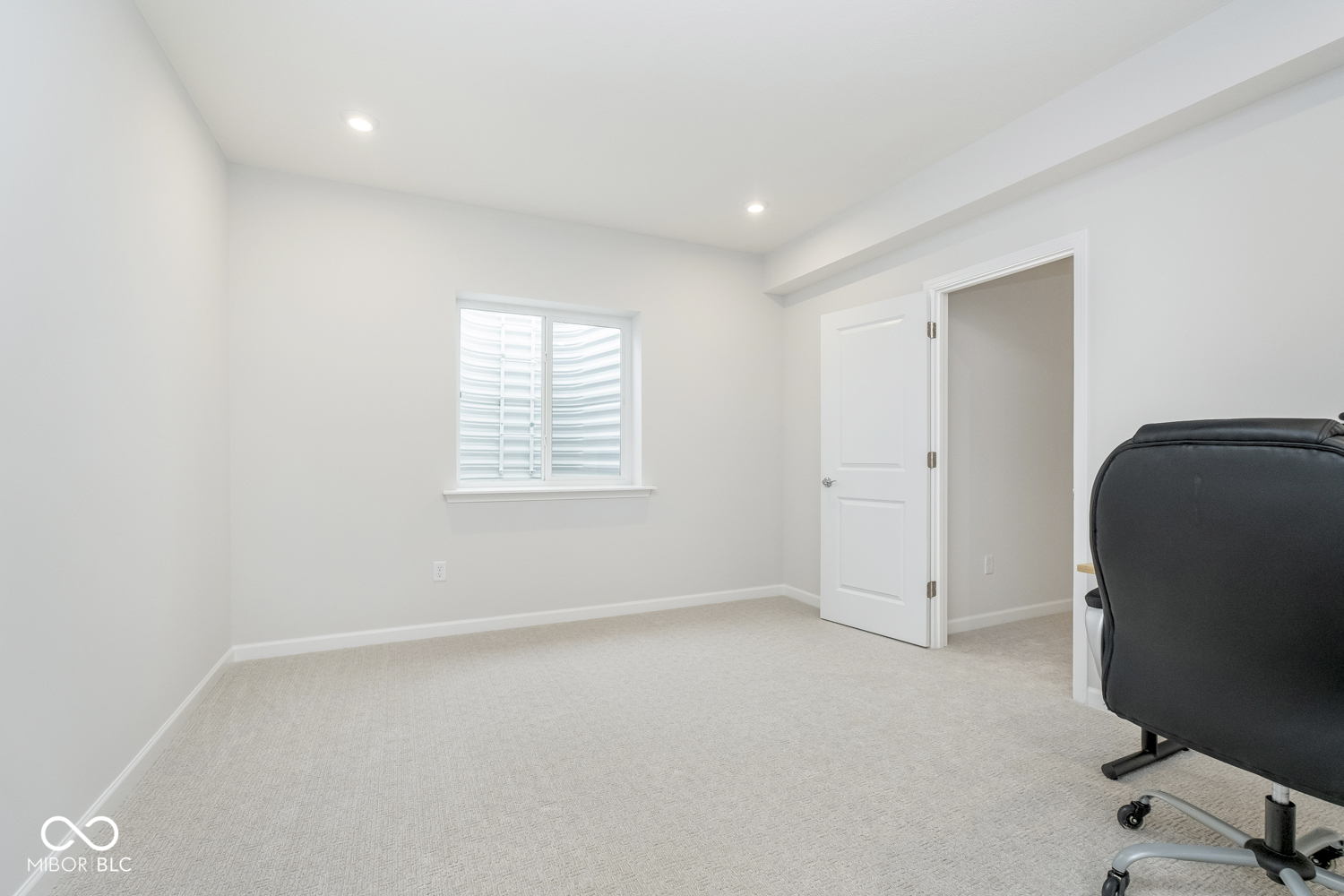 6609 N Dogwood Drive