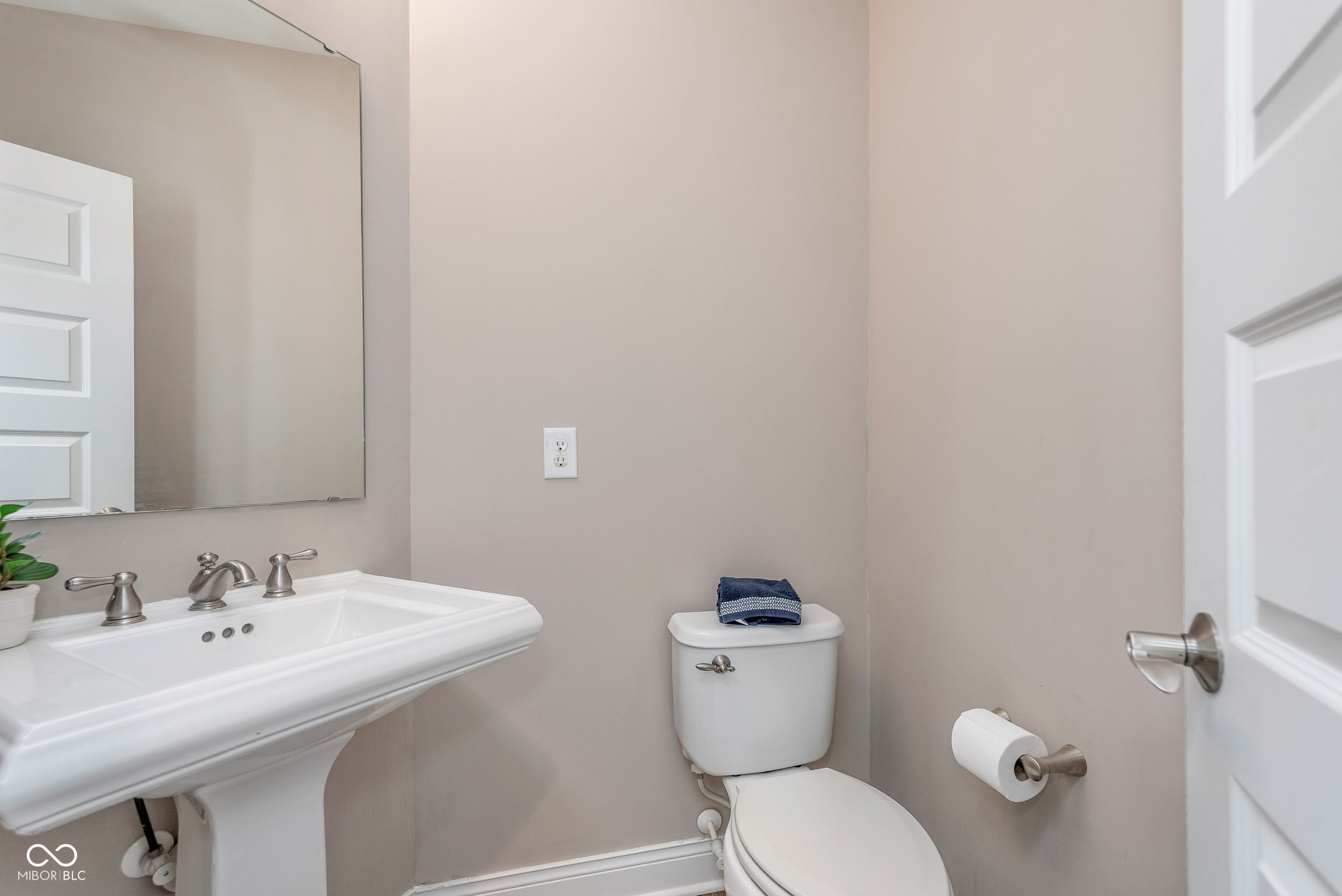 3728 Dunellen Circle