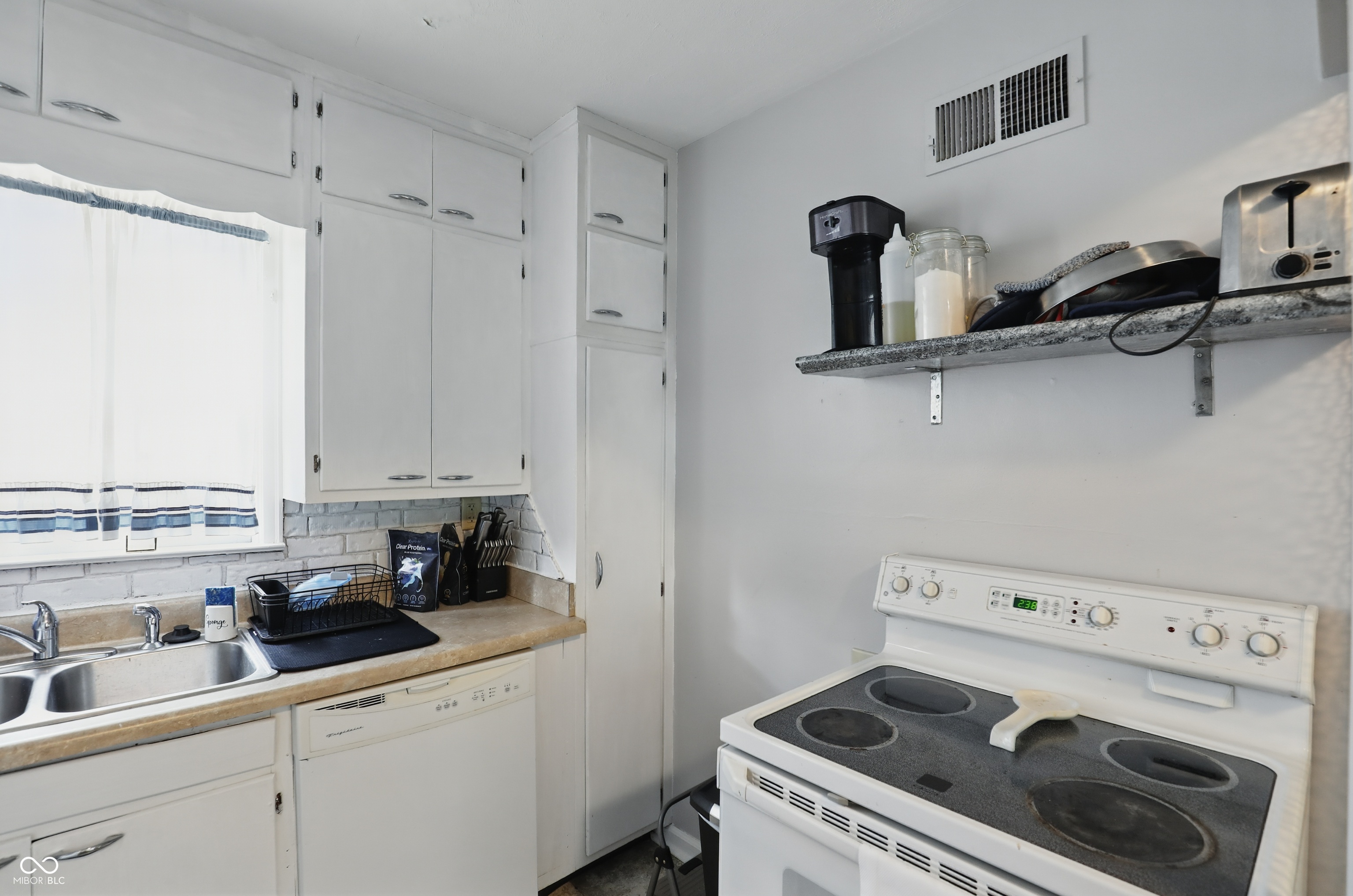 4610 Rookwood Avenue