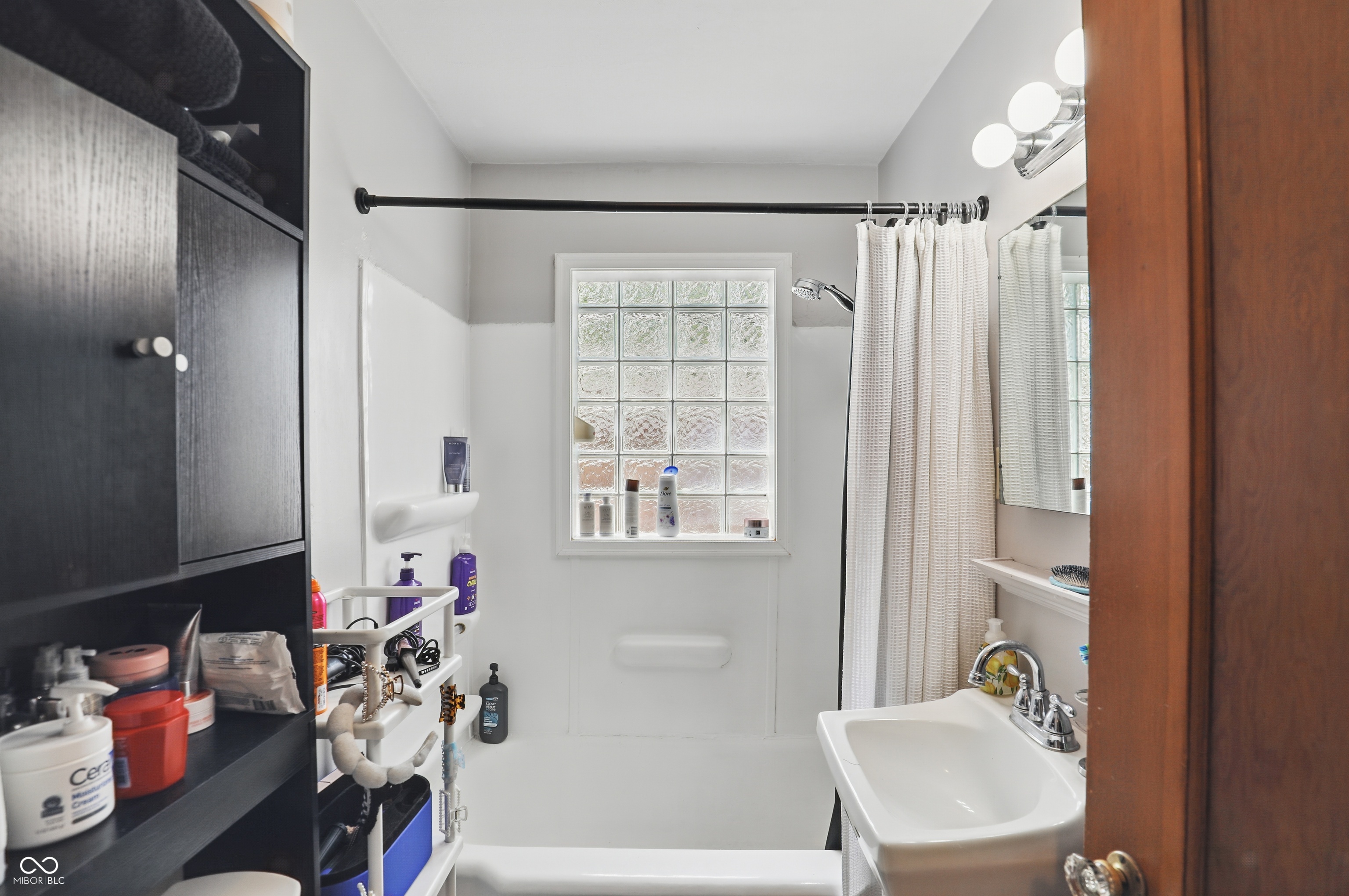 4610 Rookwood Avenue