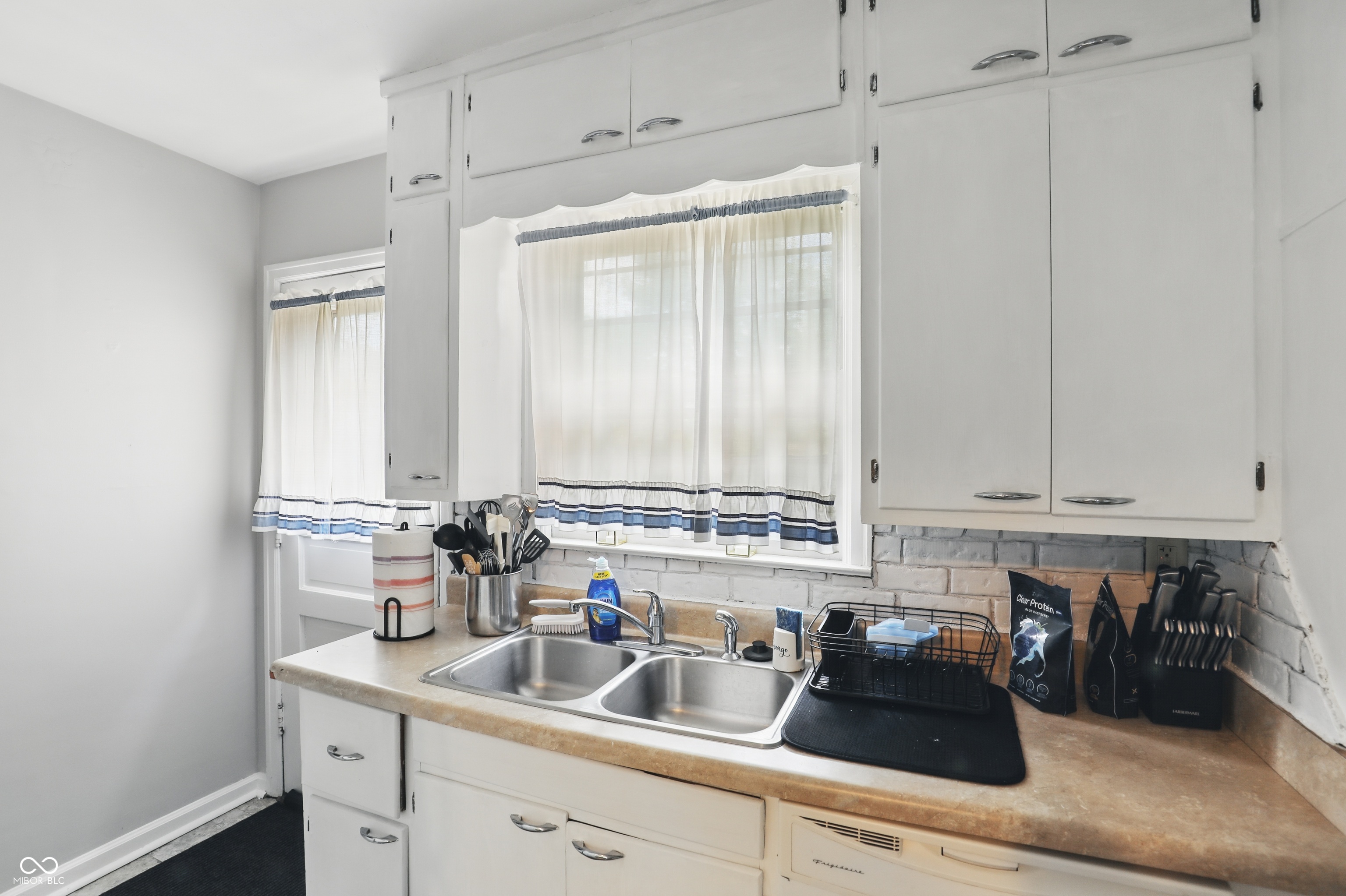 4610 Rookwood Avenue