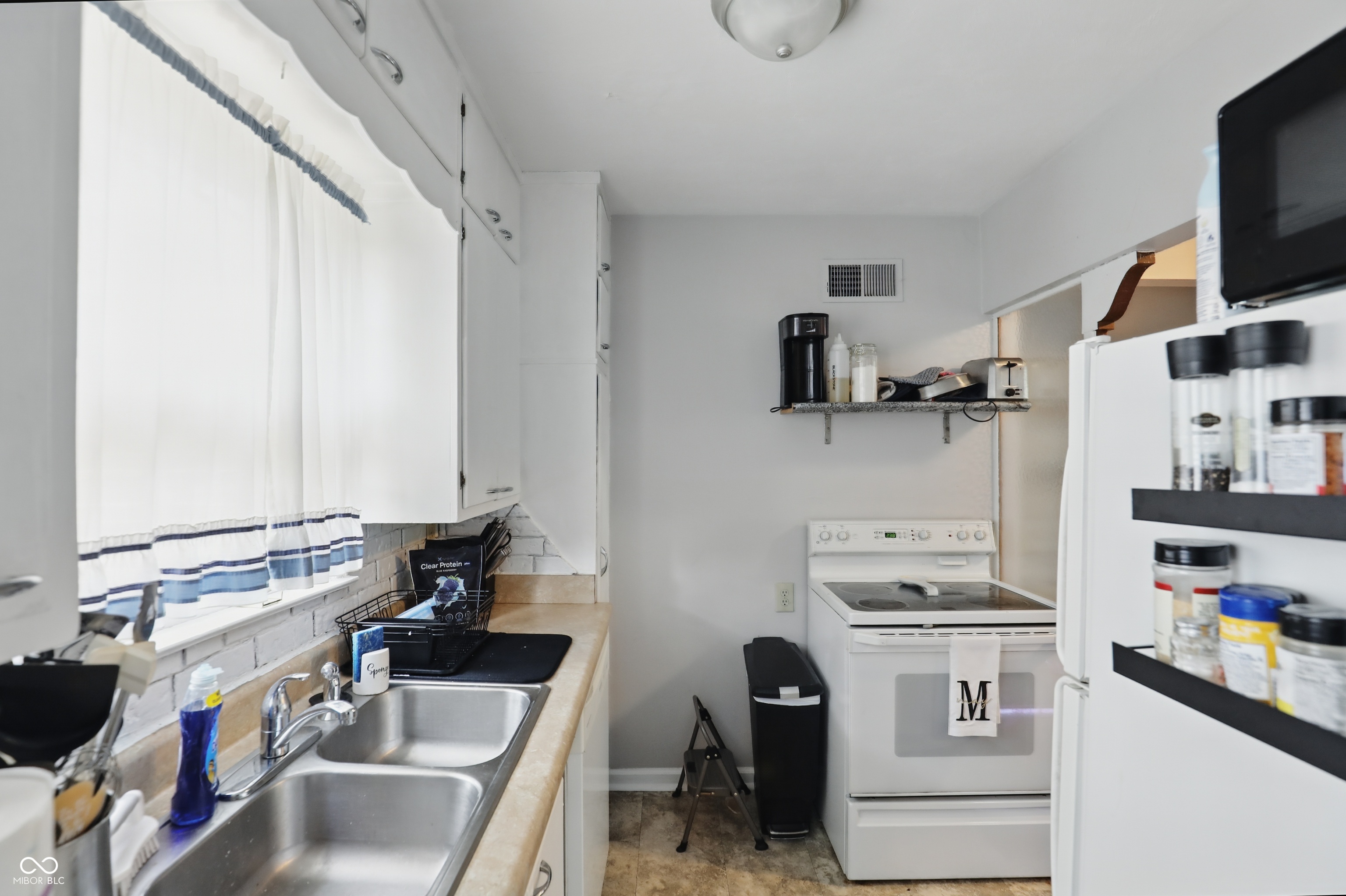 4610 Rookwood Avenue