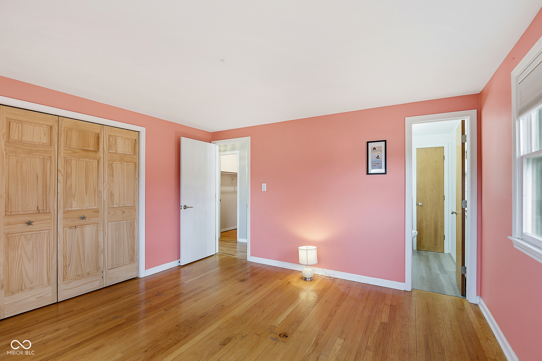 2704 Lakewood Drive N