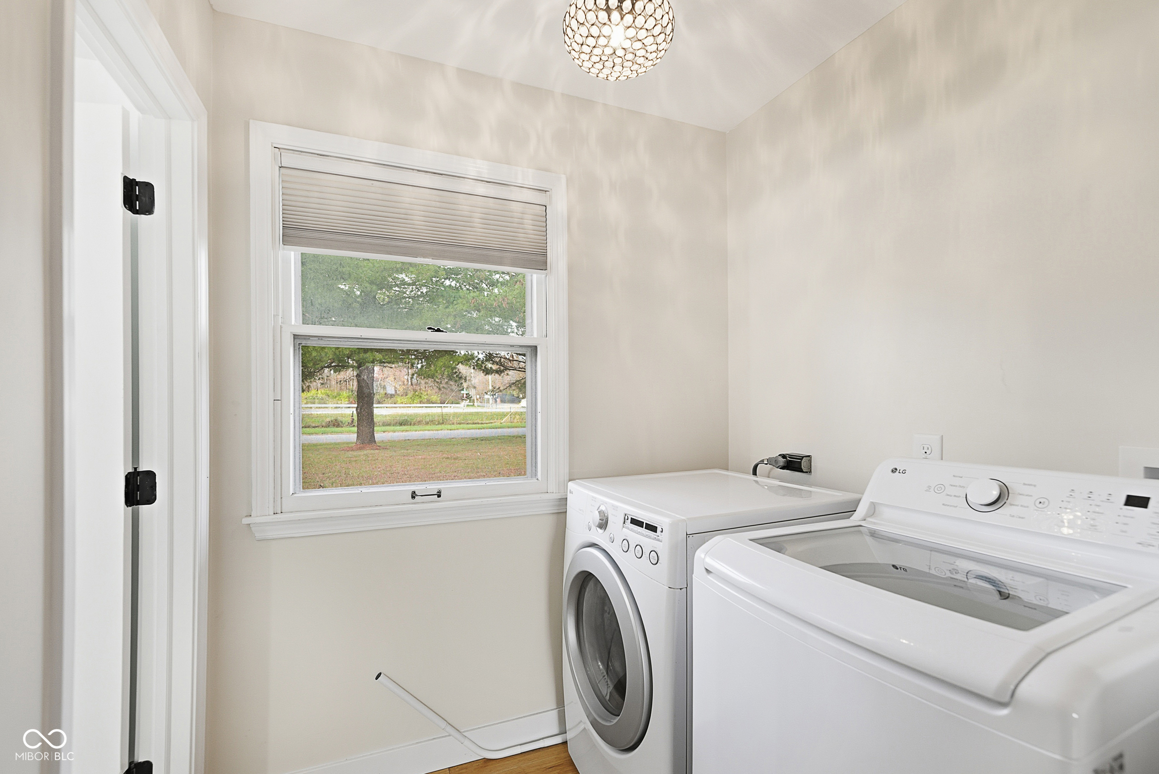 2704 Lakewood Drive N