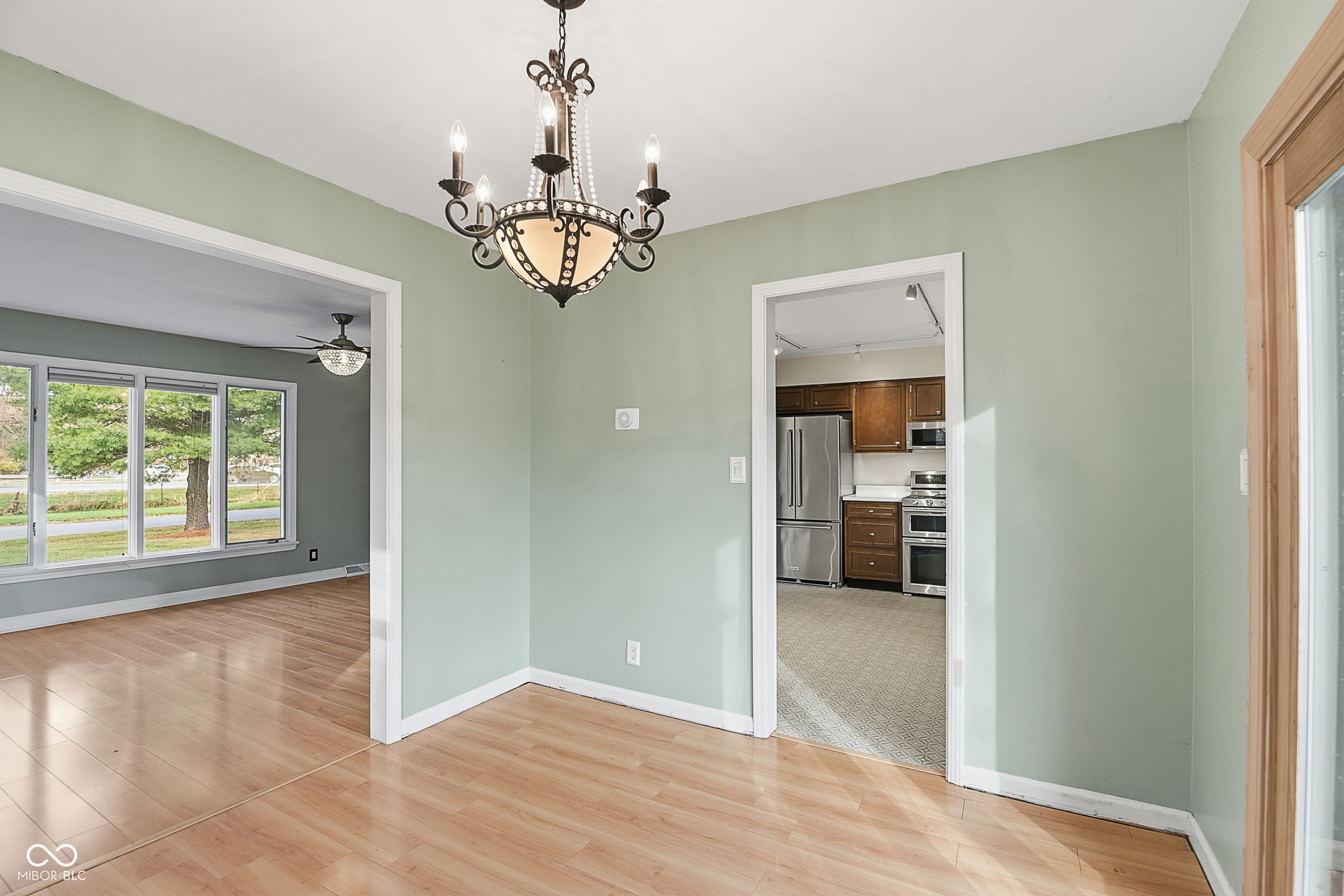 2704 Lakewood Drive N