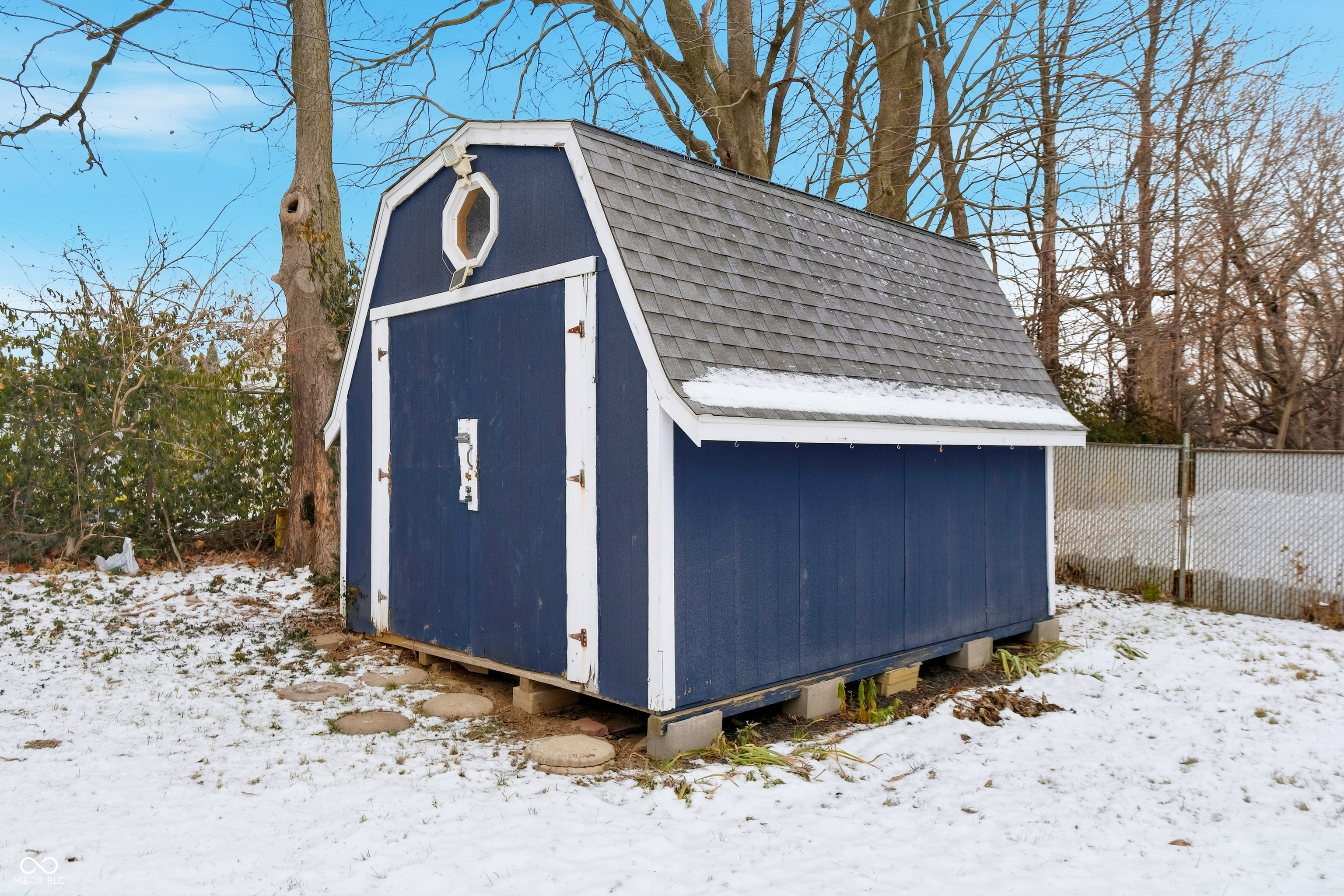 2704 Lakewood Drive N