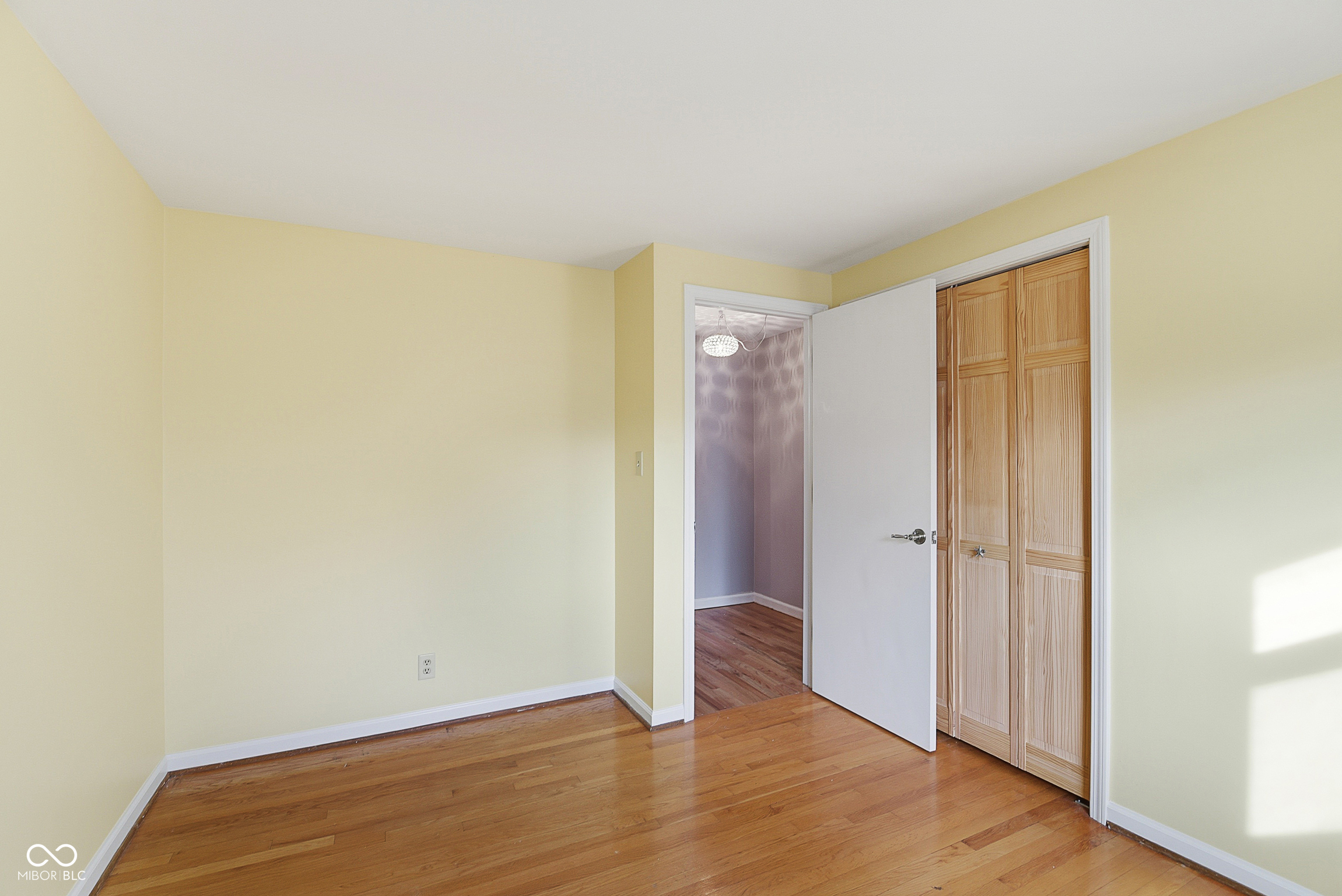 2704 Lakewood Drive N