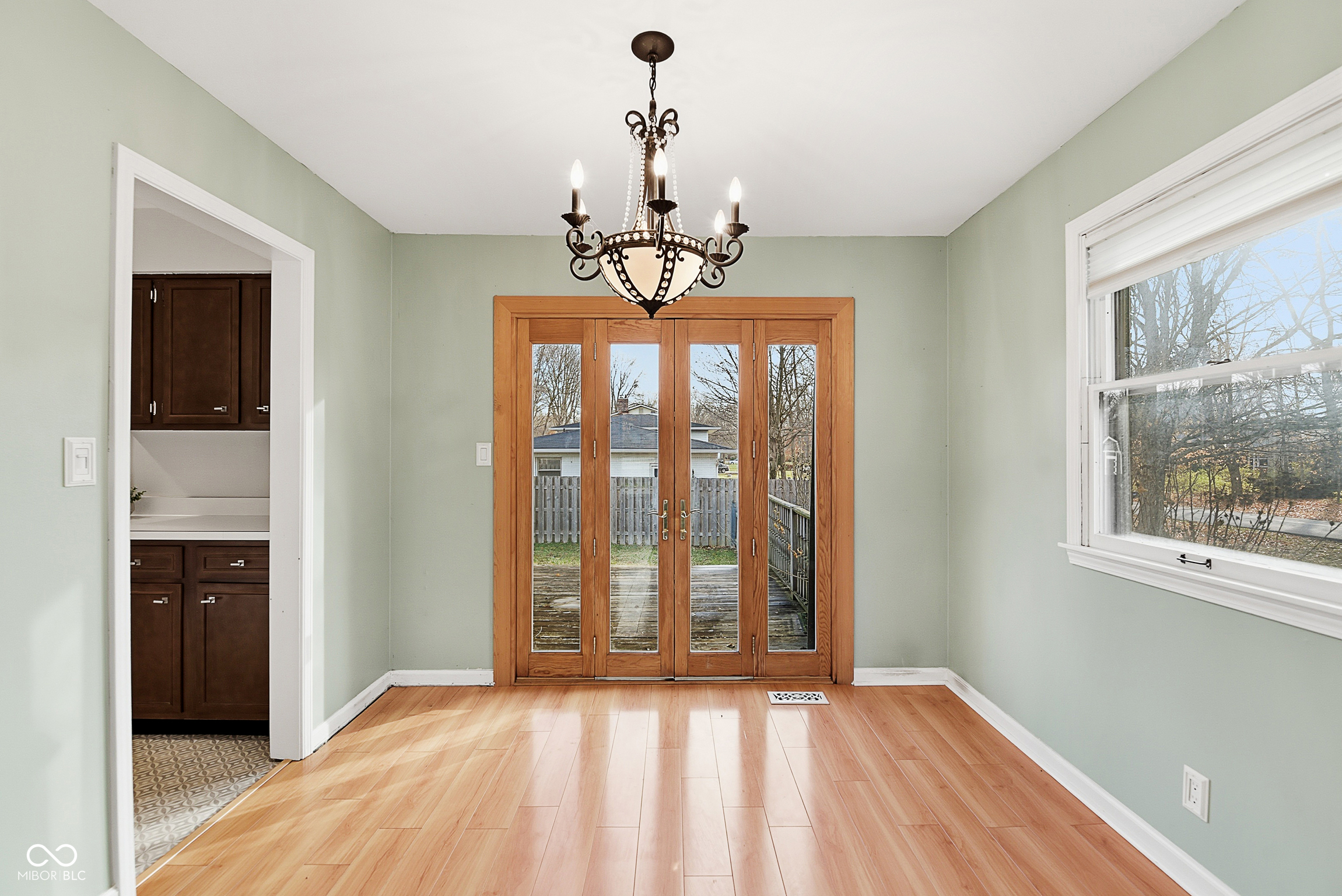 2704 Lakewood Drive N