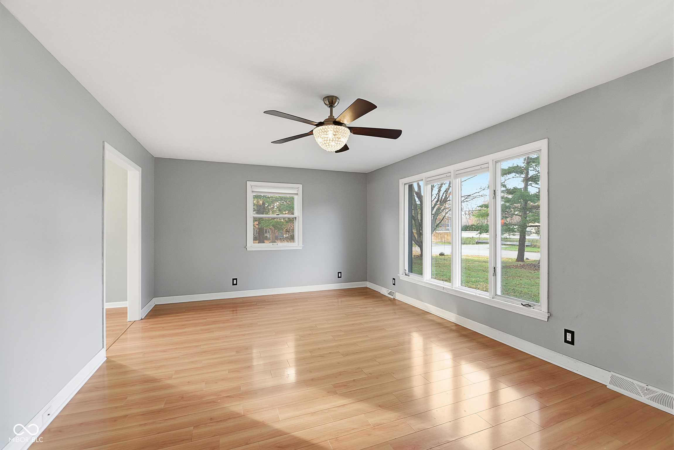 2704 Lakewood Drive N