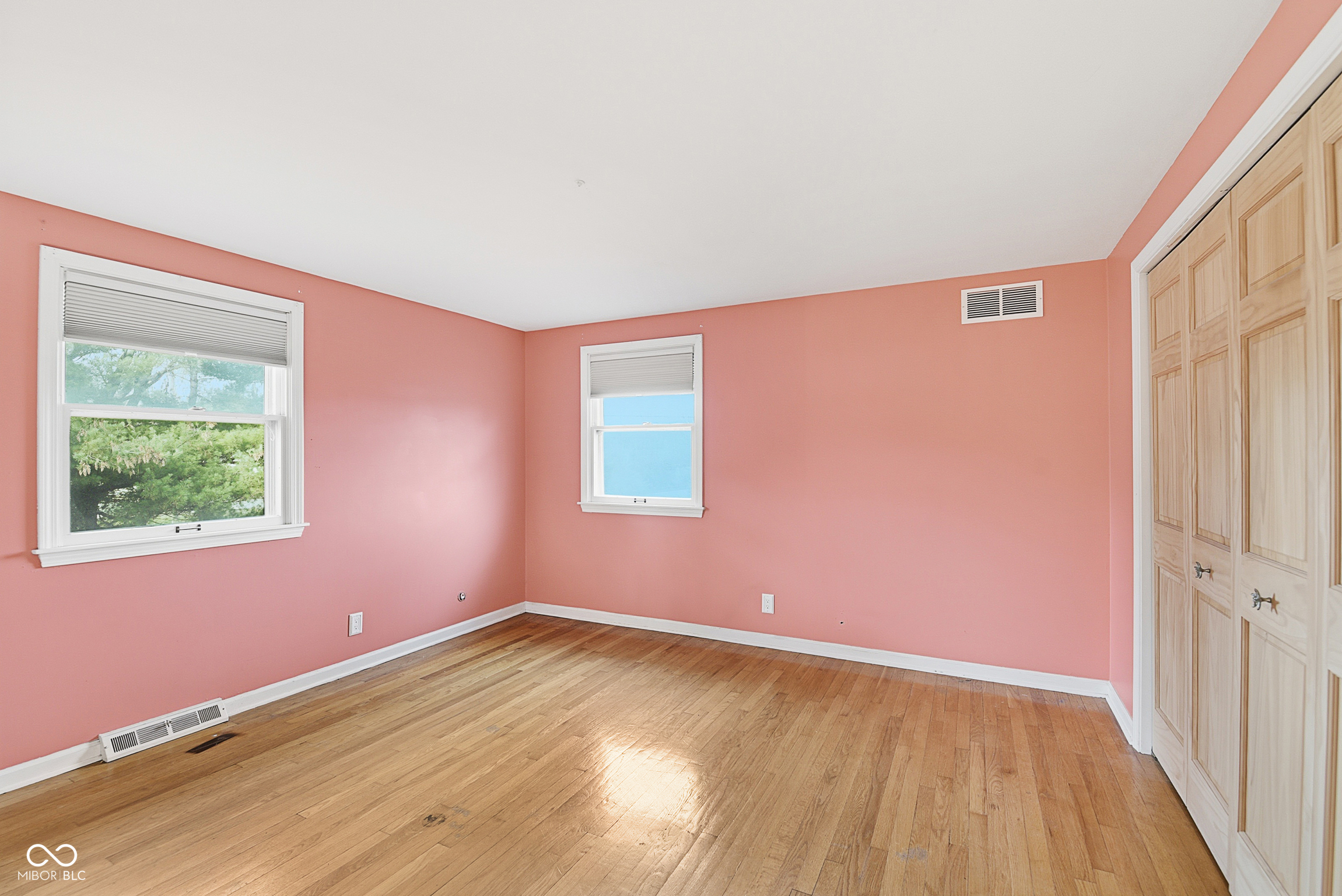 2704 Lakewood Drive N