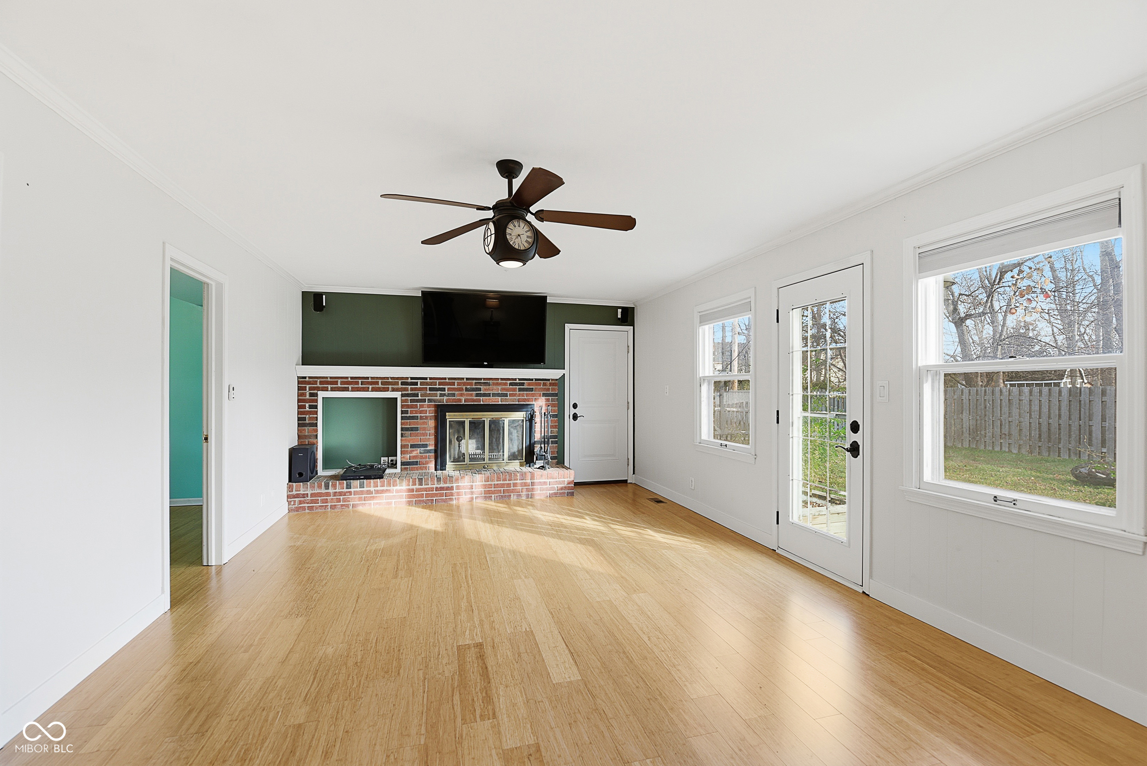 2704 Lakewood Drive N