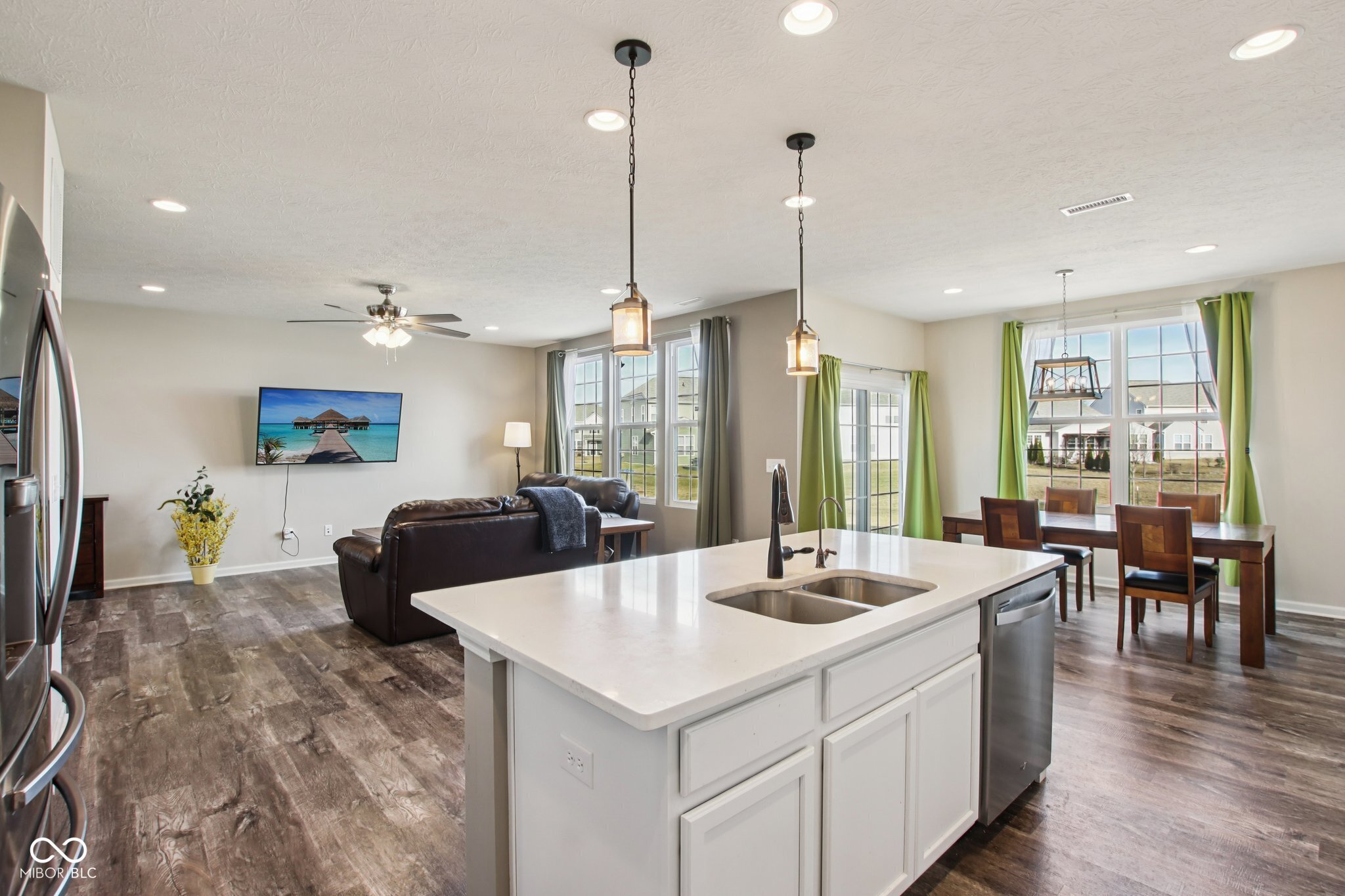 6596 Overlander Lane