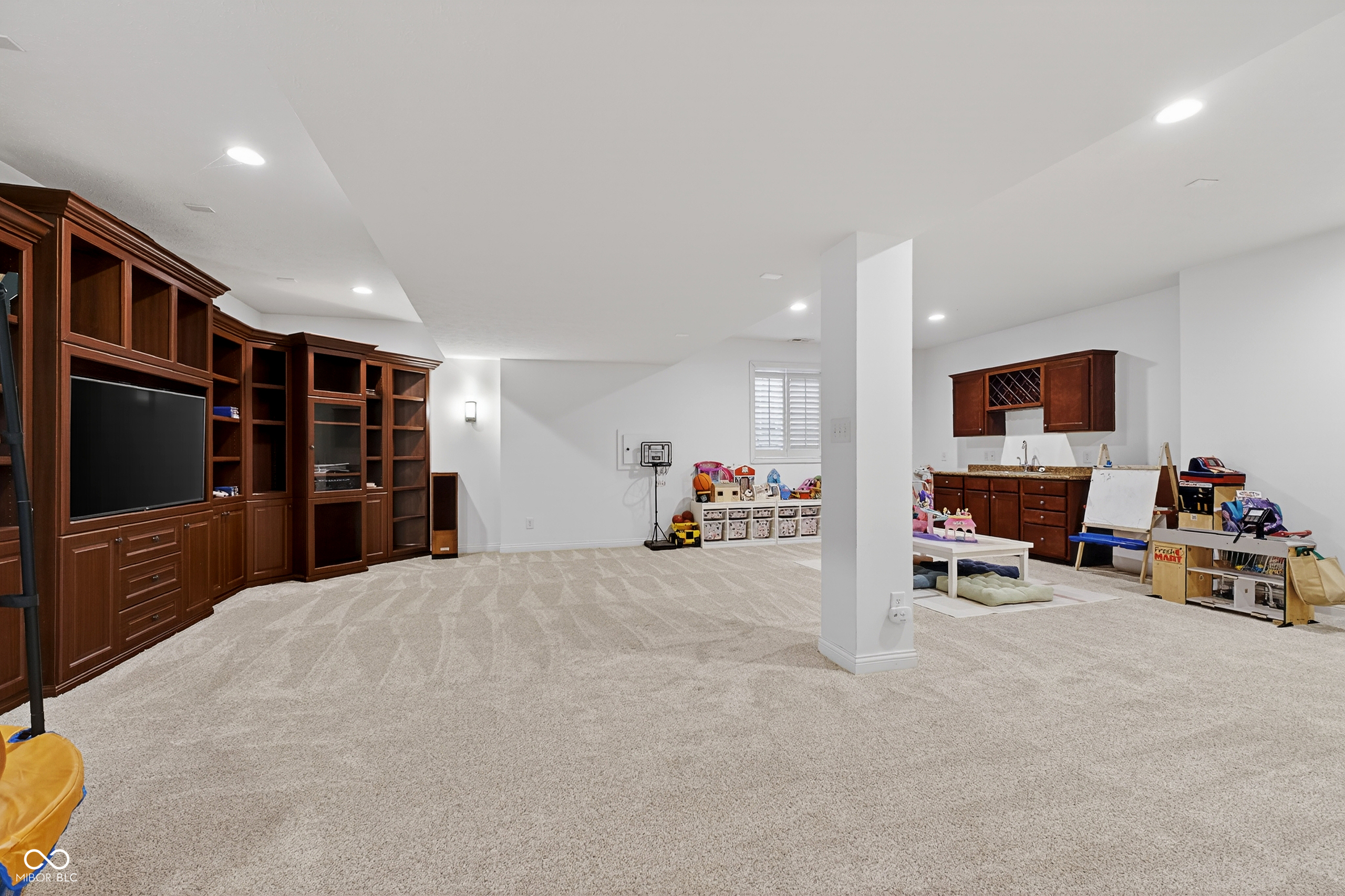 8999 Hearthstone Drive