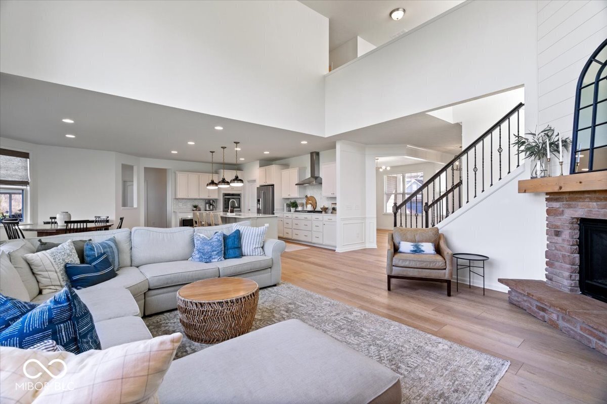 15800 Longship Court