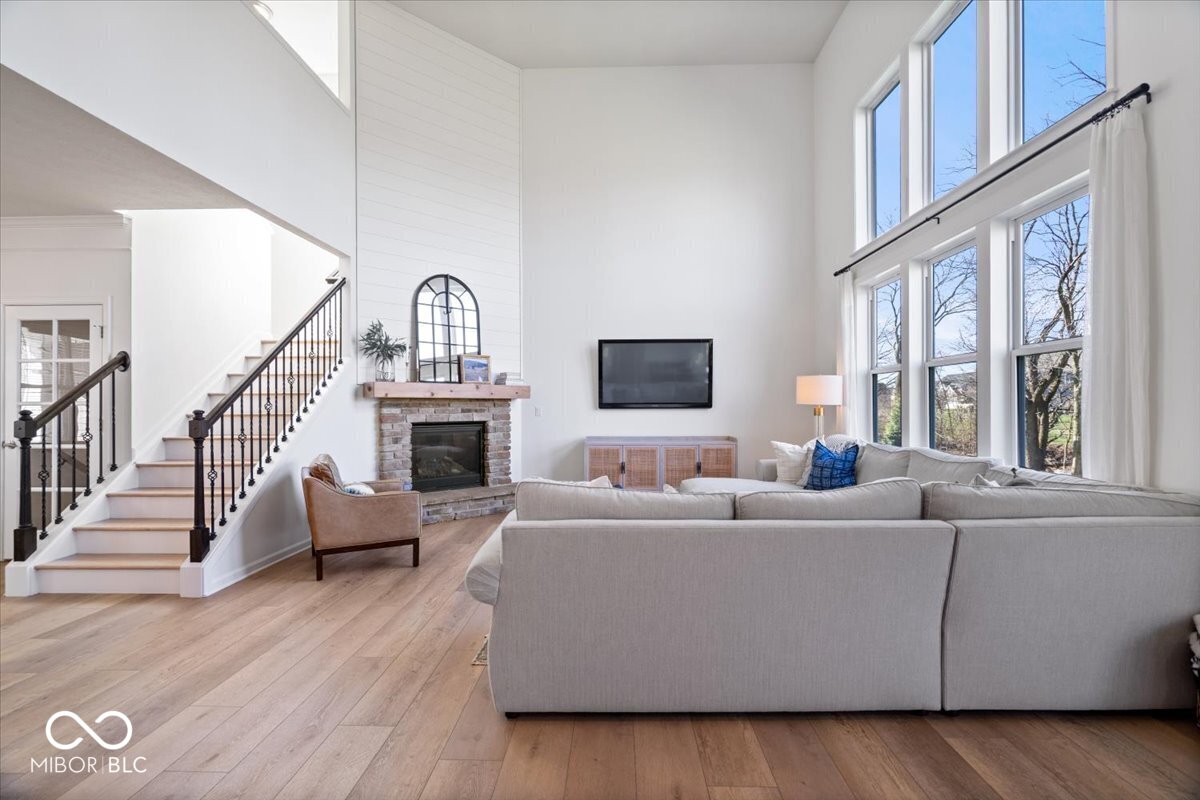 15800 Longship Court