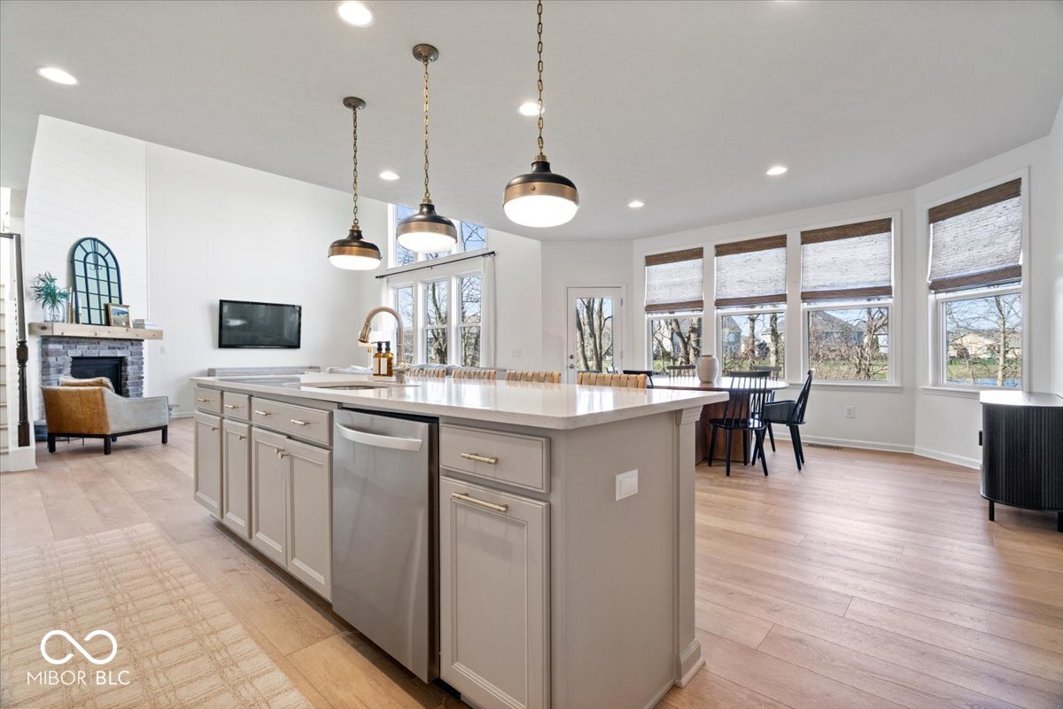 15800 Longship Court