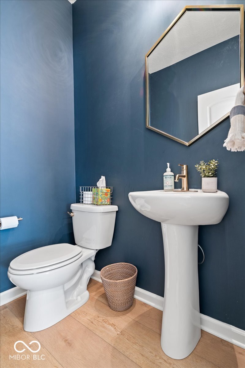 15800 Longship Court