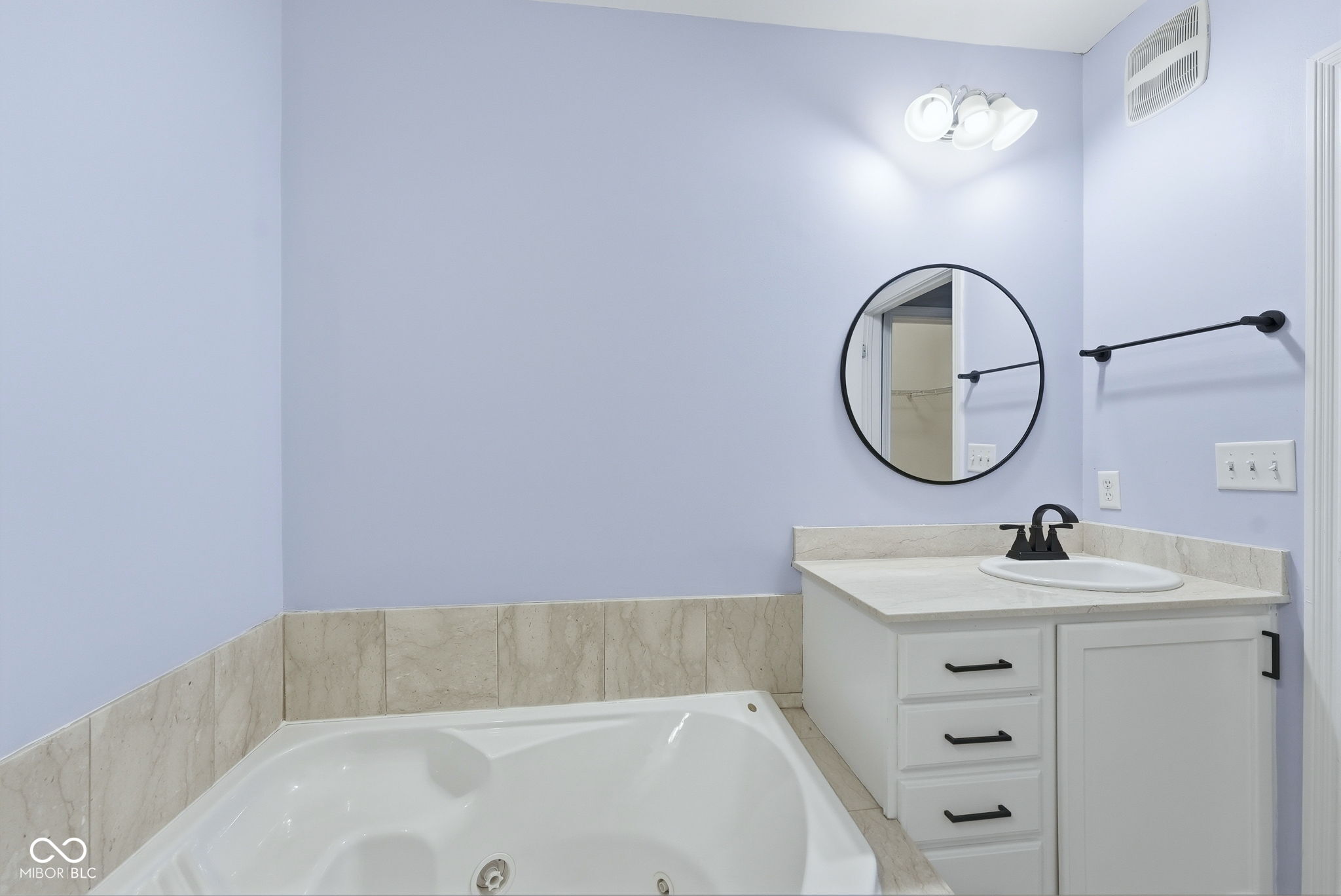 355 E Ohio Street Unit: STE 113
