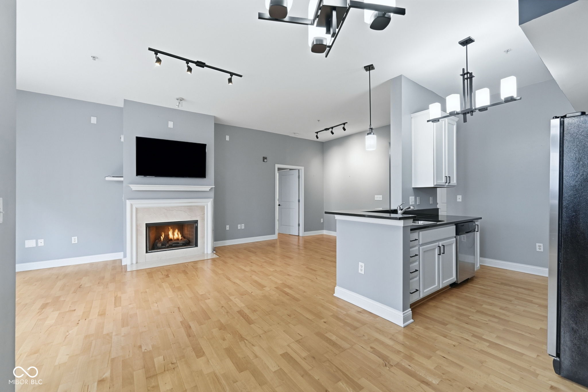 355 E Ohio Street Unit: STE 113