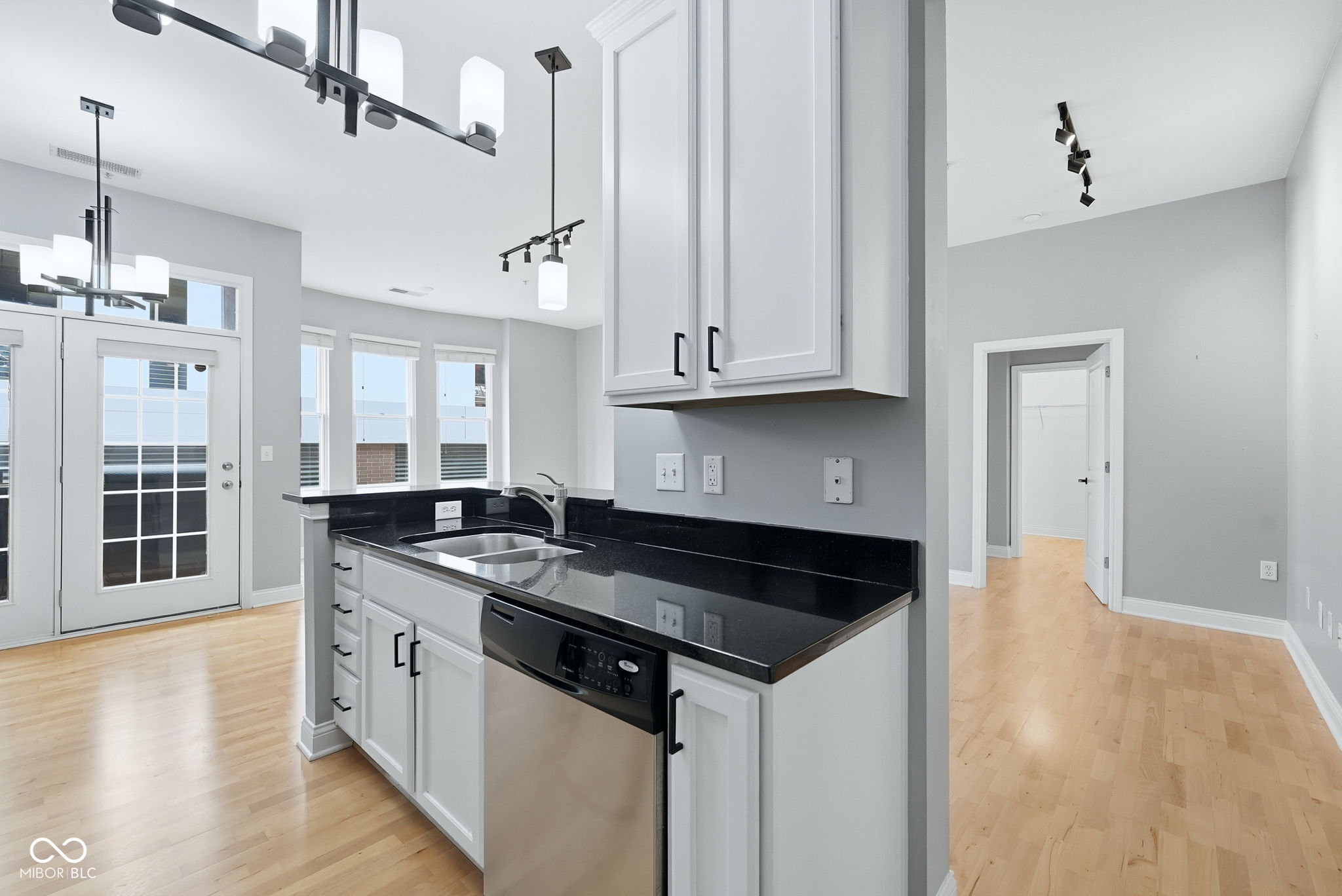 355 E Ohio Street Unit: STE 113