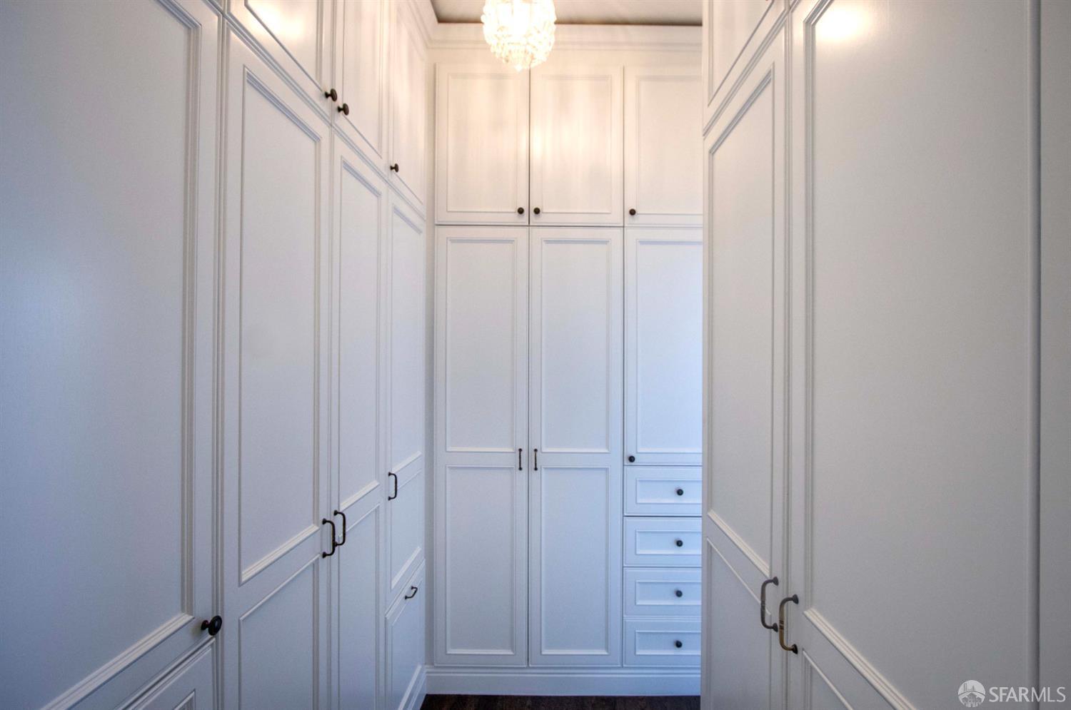 2863 Washington Street