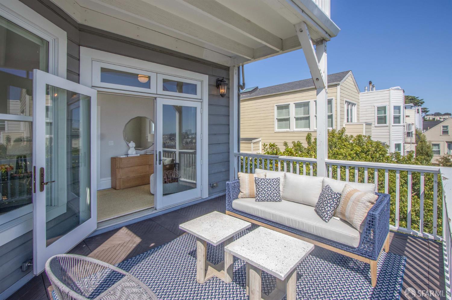 2863 Washington Street