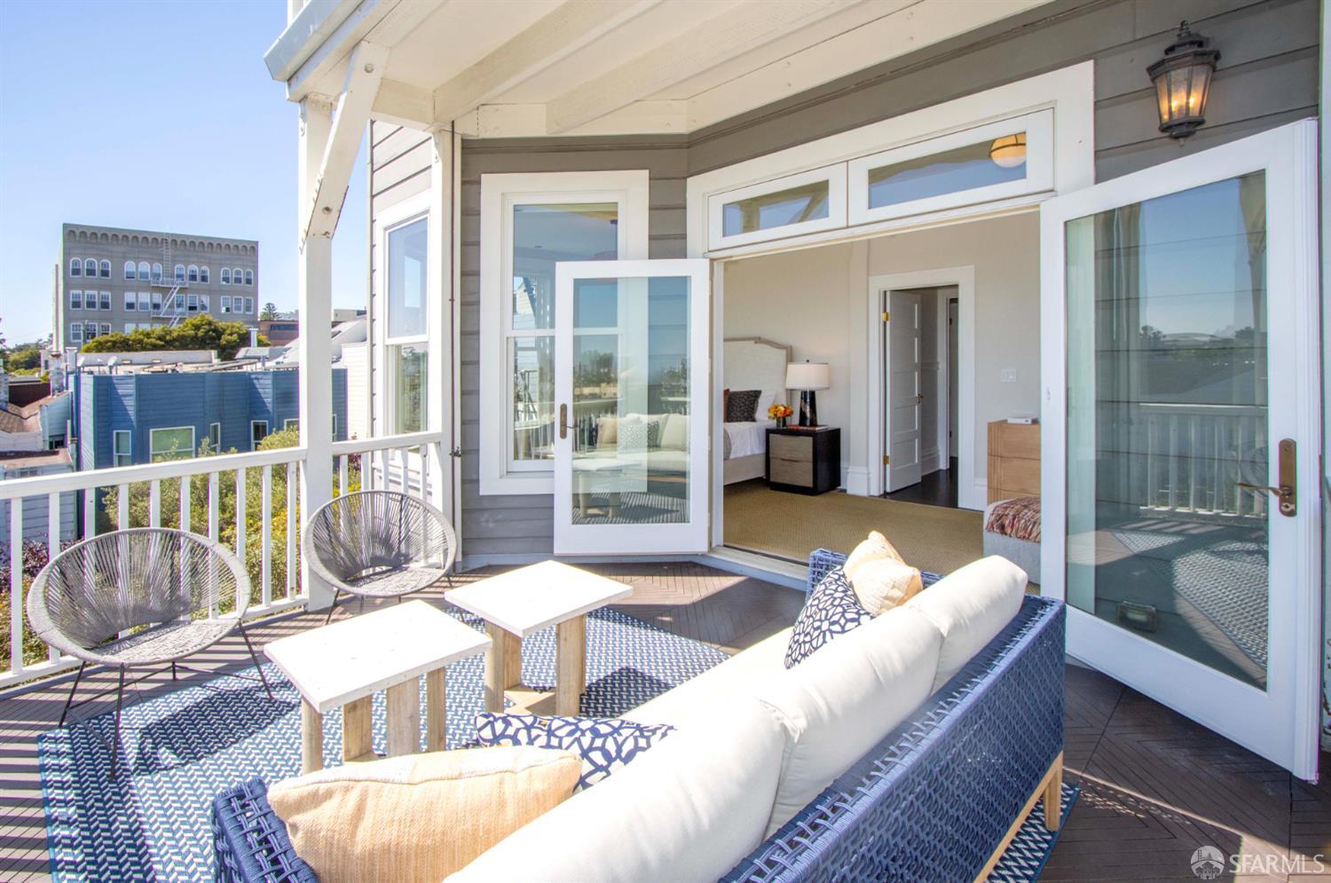 2863 Washington Street