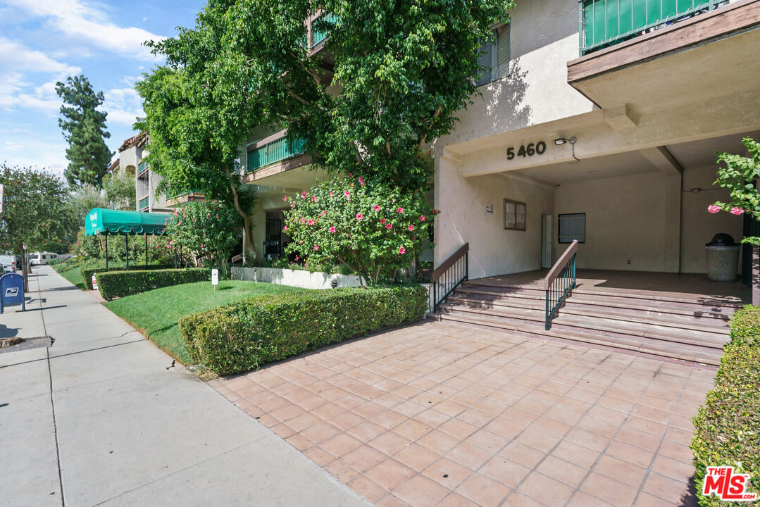5460 White Oak Ave Unit: A122