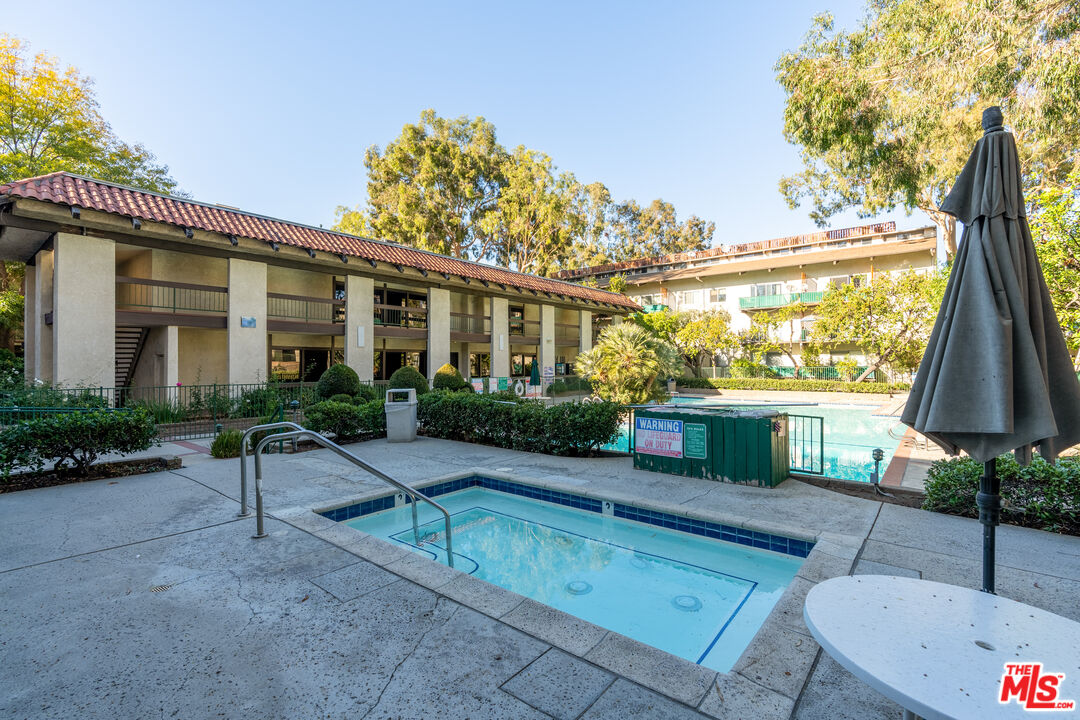 5460 White Oak Ave Unit: A122