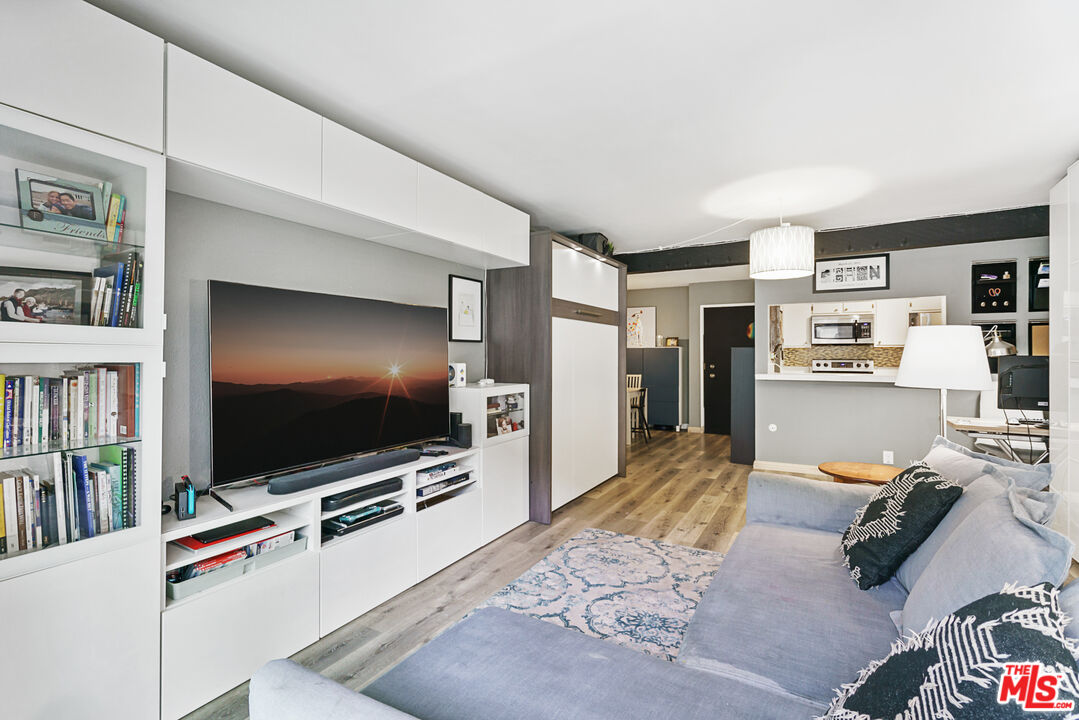 5460 White Oak Ave Unit: A122