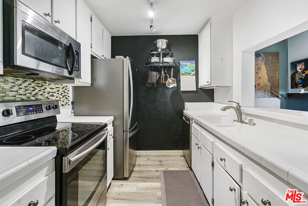 5460 White Oak Ave Unit: A122