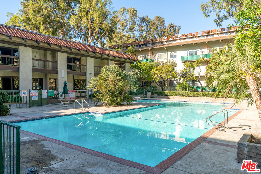 5460 White Oak Ave Unit: A122