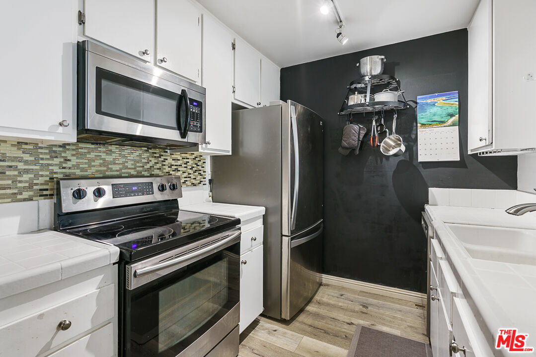 5460 White Oak Ave Unit: A122