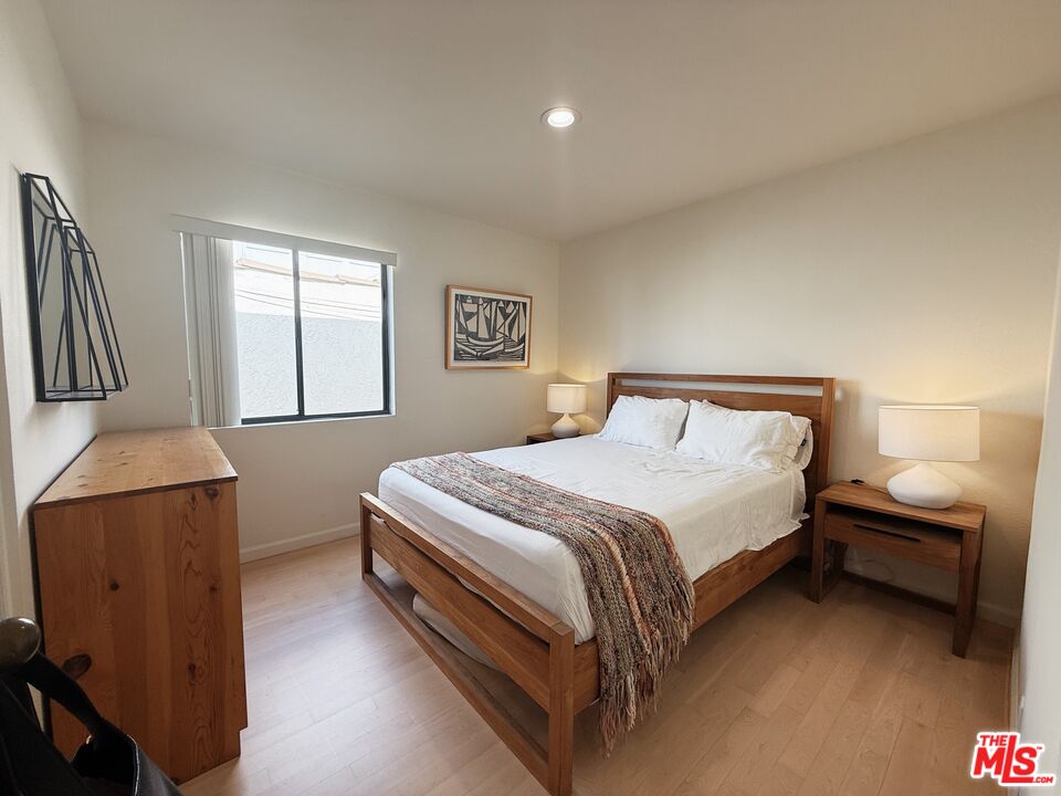 1224 S Saltair Ave Unit: 4